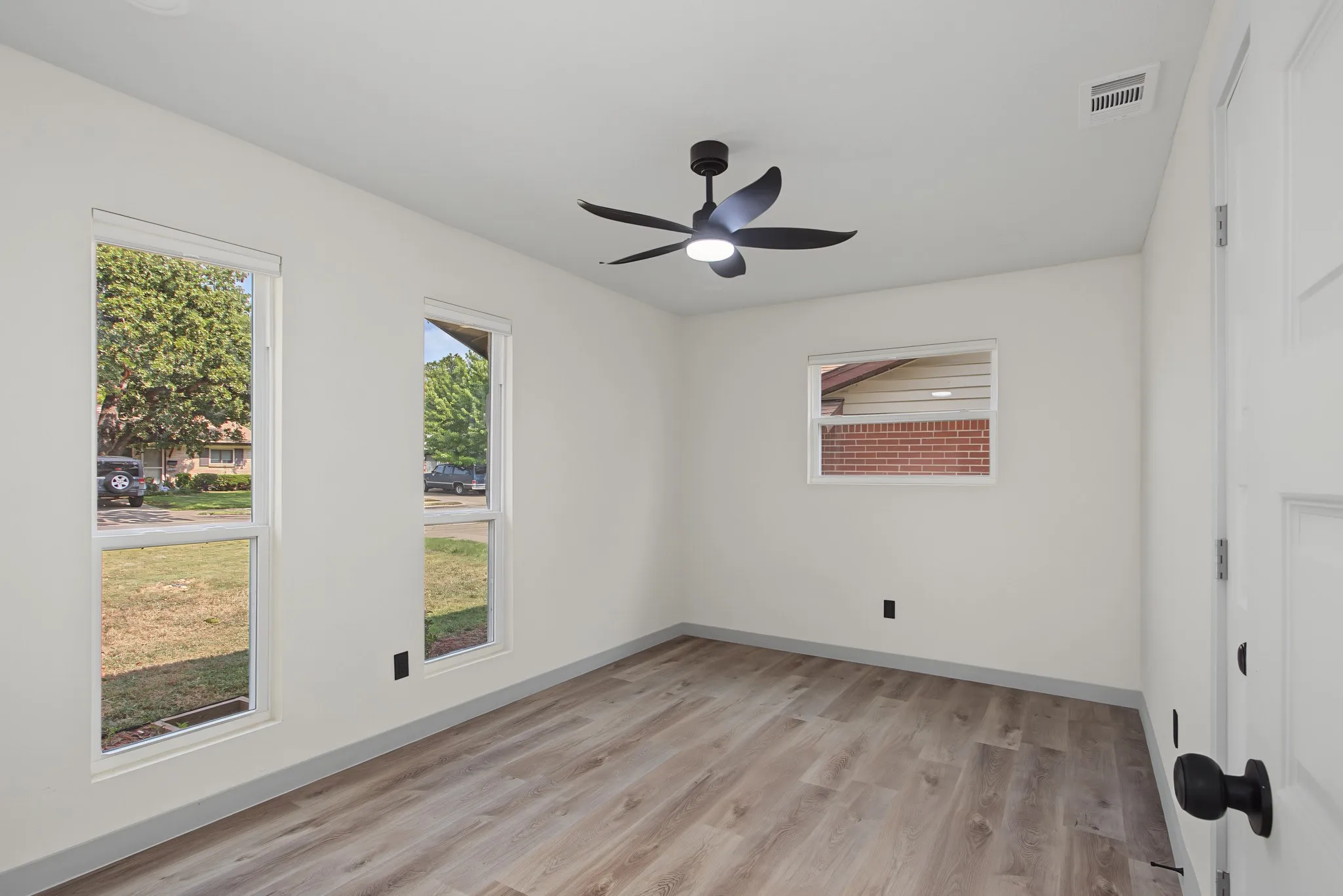 Single Family Residence For Sale in Dallas County , 1101 Fouts Drive, Irving, Texas 75061, 4 Bedroom, 3 Bathroom, Garage spaces, 1,807 Sqft, built in 1965, mls#21351819, Real Estate Agent in Irving, Homes For Sale in Dallas county, Homes For Sale in Irving, Realtor in Irving Texas, Real Estate Brokerage Independent Realty Texas, Luminita Cordes Realtor