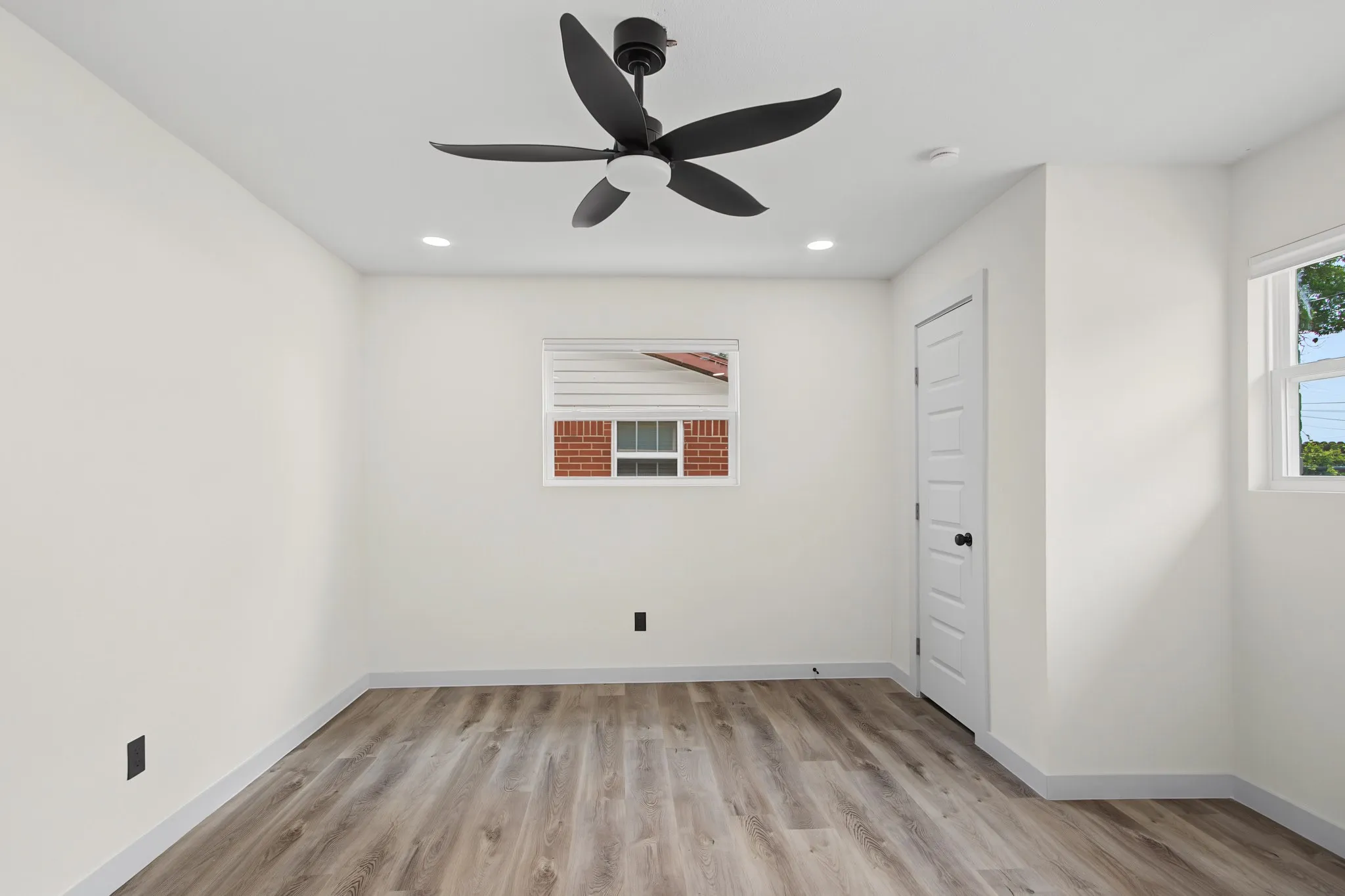 Single Family Residence For Sale in Dallas County , 1101 Fouts Drive, Irving, Texas 75061, 4 Bedroom, 3 Bathroom, Garage spaces, 1,807 Sqft, built in 1965, mls#21351819, Real Estate Agent in Irving, Homes For Sale in Dallas county, Homes For Sale in Irving, Realtor in Irving Texas, Real Estate Brokerage Independent Realty Texas, Luminita Cordes Realtor
