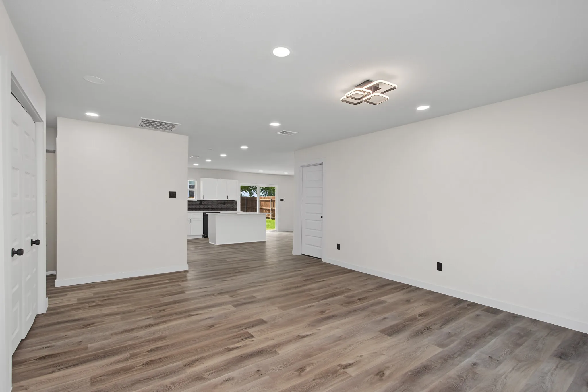 Single Family Residence For Sale in Dallas County , 1101 Fouts Drive, Irving, Texas 75061, 4 Bedroom, 3 Bathroom, Garage spaces, 1,807 Sqft, built in 1965, mls#21351819, Real Estate Agent in Irving, Homes For Sale in Dallas county, Homes For Sale in Irving, Realtor in Irving Texas, Real Estate Brokerage Independent Realty Texas, Luminita Cordes Realtor