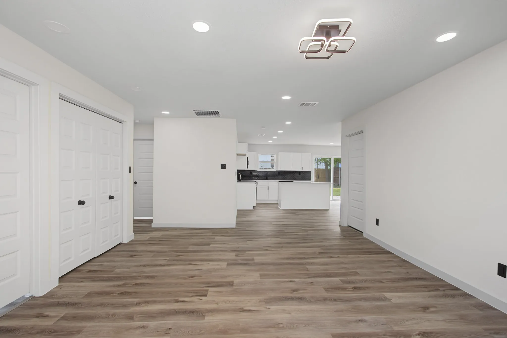 Single Family Residence For Sale in Dallas County , 1101 Fouts Drive, Irving, Texas 75061, 4 Bedroom, 3 Bathroom, Garage spaces, 1,807 Sqft, built in 1965, mls#21351819, Real Estate Agent in Irving, Homes For Sale in Dallas county, Homes For Sale in Irving, Realtor in Irving Texas, Real Estate Brokerage Independent Realty Texas, Luminita Cordes Realtor