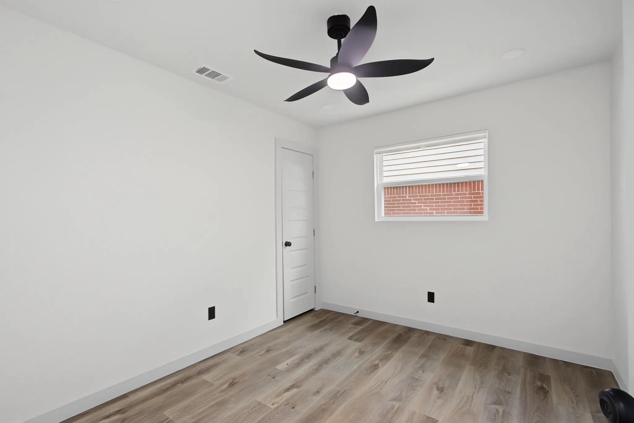 Single Family Residence For Sale in Dallas County , 1101 Fouts Drive, Irving, Texas 75061, 4 Bedroom, 3 Bathroom, Garage spaces, 1,807 Sqft, built in 1965, mls#21351819, Real Estate Agent in Irving, Homes For Sale in Dallas county, Homes For Sale in Irving, Realtor in Irving Texas, Real Estate Brokerage Independent Realty Texas, Luminita Cordes Realtor