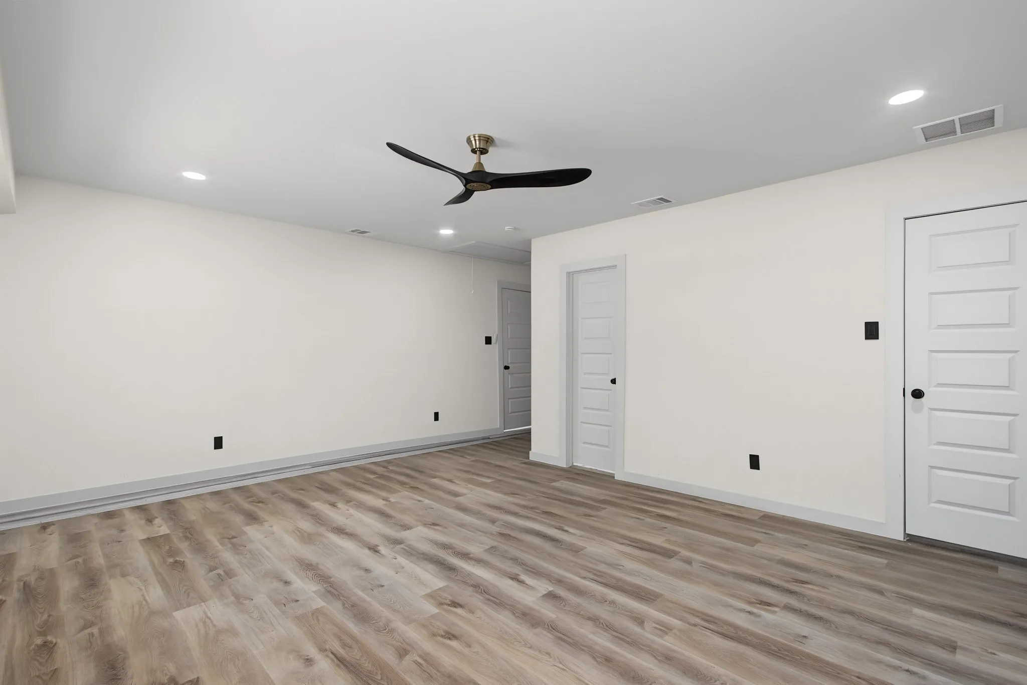 Single Family Residence For Sale in Dallas County , 1101 Fouts Drive, Irving, Texas 75061, 4 Bedroom, 3 Bathroom, Garage spaces, 1,807 Sqft, built in 1965, mls#21351819, Real Estate Agent in Irving, Homes For Sale in Dallas county, Homes For Sale in Irving, Realtor in Irving Texas, Real Estate Brokerage Independent Realty Texas, Luminita Cordes Realtor