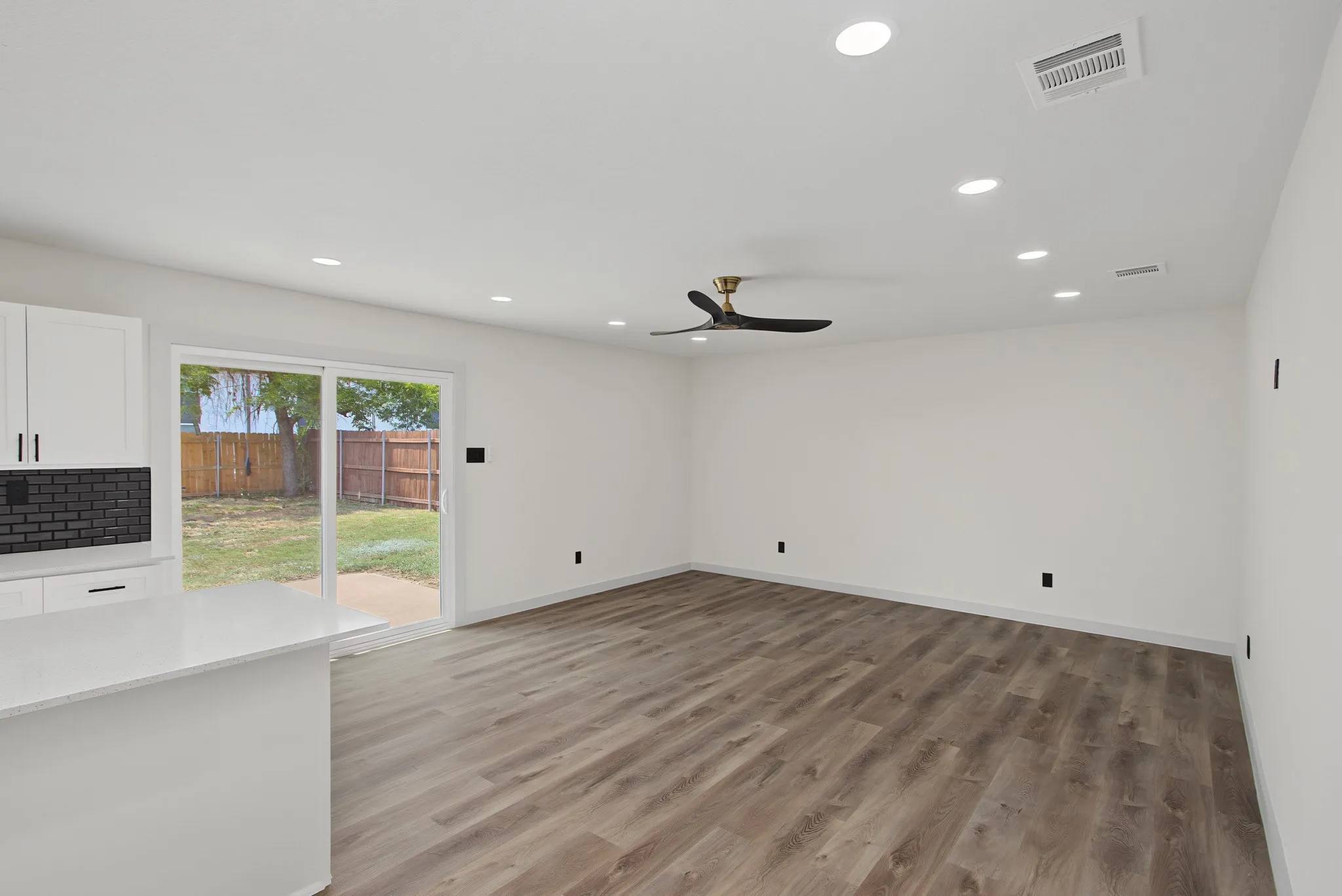 Single Family Residence For Sale in Dallas County , 1101 Fouts Drive, Irving, Texas 75061, 4 Bedroom, 3 Bathroom, Garage spaces, 1,807 Sqft, built in 1965, mls#21351819, Real Estate Agent in Irving, Homes For Sale in Dallas county, Homes For Sale in Irving, Realtor in Irving Texas, Real Estate Brokerage Independent Realty Texas, Luminita Cordes Realtor