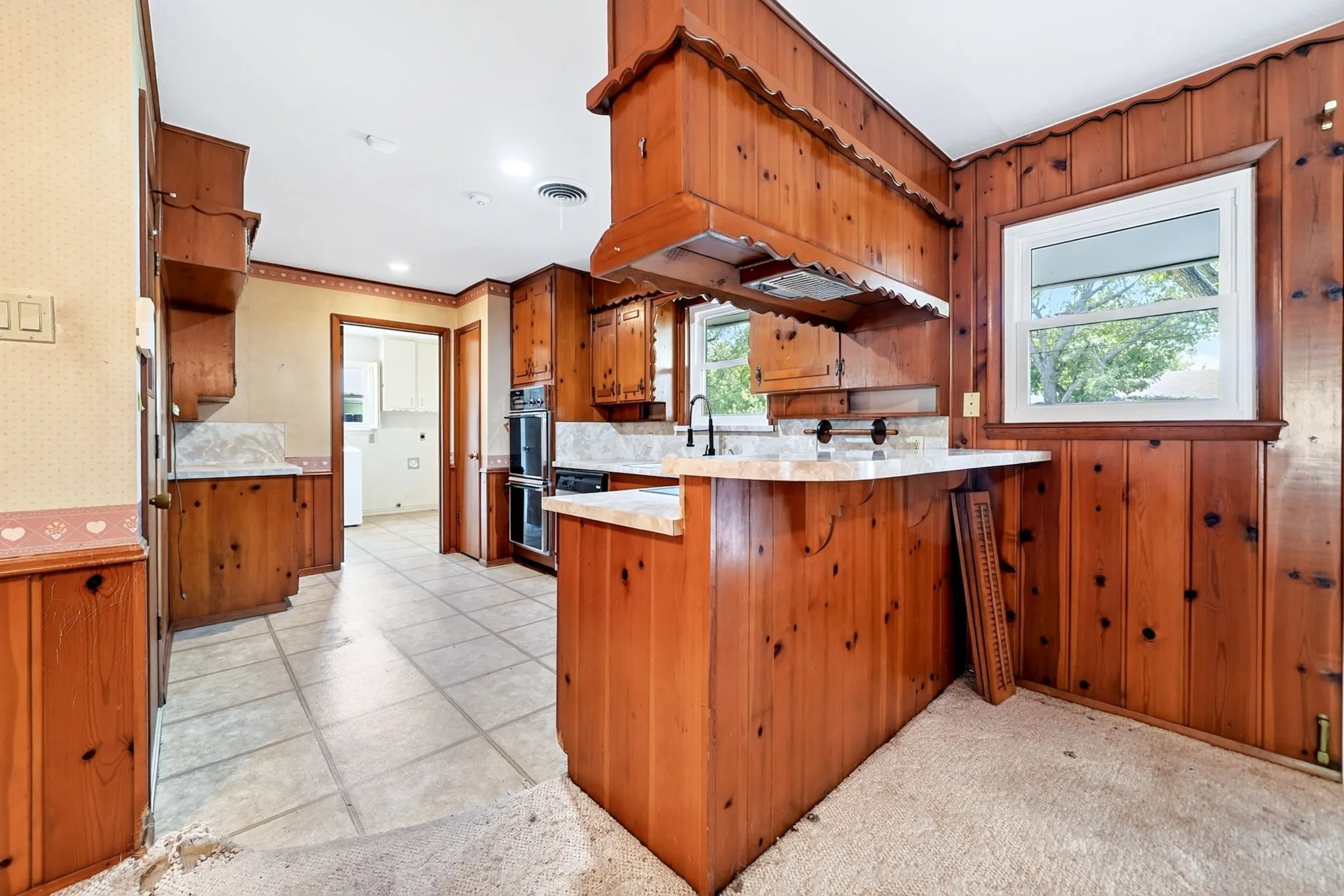 Single Family Residence For Sale in Tarrant County , 901 Lake Charles Avenue, Fort Worth, Texas 76103, 3 Bedroom, 2 Bathroom, 2 Garage spaces, 1,747 Sqft, built in 1963, mls#21350578, Real Estate Agent in Fort Worth, Homes For Sale in Tarrant county, Homes For Sale in Fort Worth, Realtor in Fort Worth Texas, Real Estate Brokerage Independent Realty Texas, Luminita Cordes Realtor