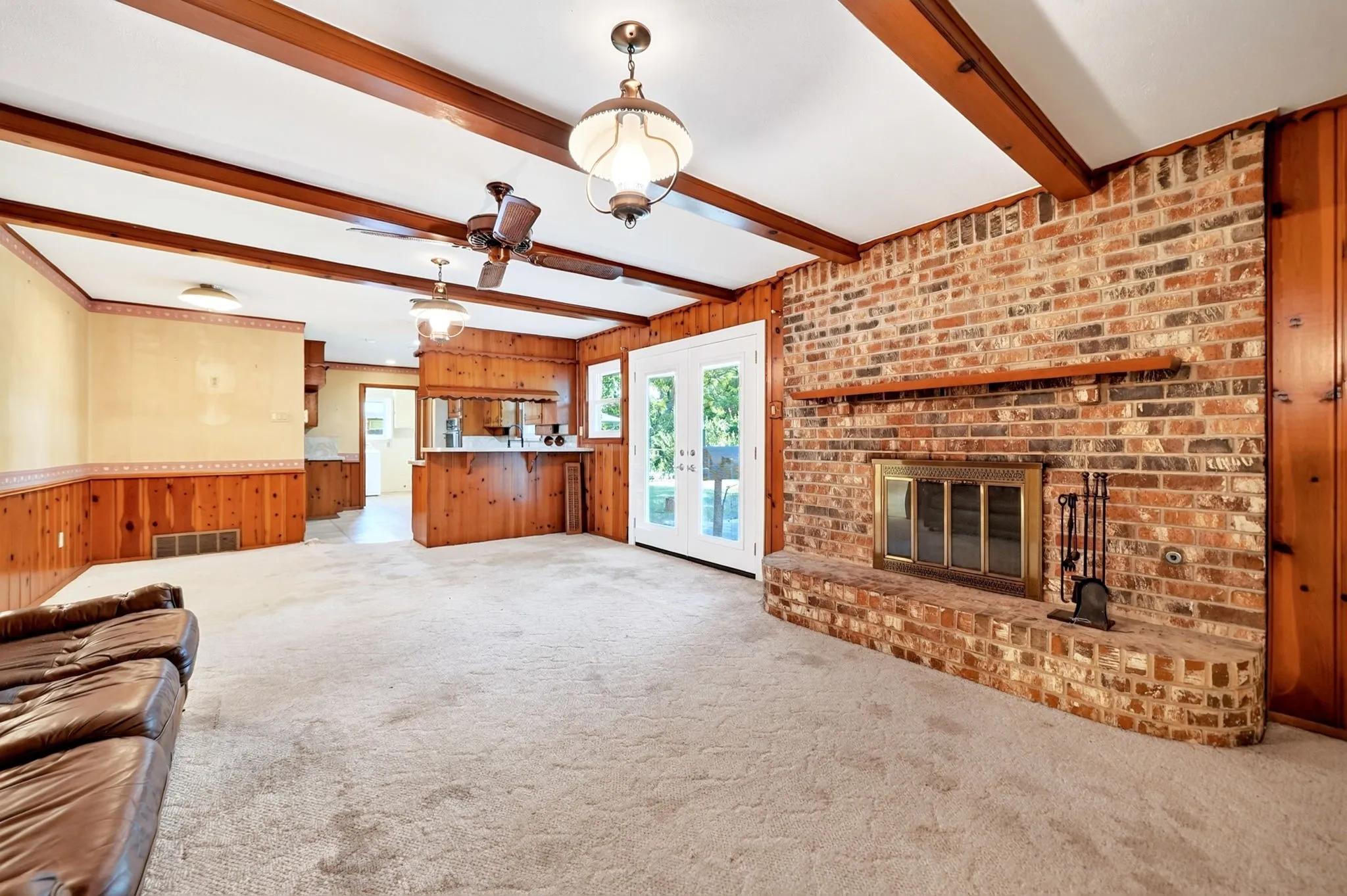 Single Family Residence For Sale in Tarrant County , 901 Lake Charles Avenue, Fort Worth, Texas 76103, 3 Bedroom, 2 Bathroom, 2 Garage spaces, 1,747 Sqft, built in 1963, mls#21350578, Real Estate Agent in Fort Worth, Homes For Sale in Tarrant county, Homes For Sale in Fort Worth, Realtor in Fort Worth Texas, Real Estate Brokerage Independent Realty Texas, Luminita Cordes Realtor