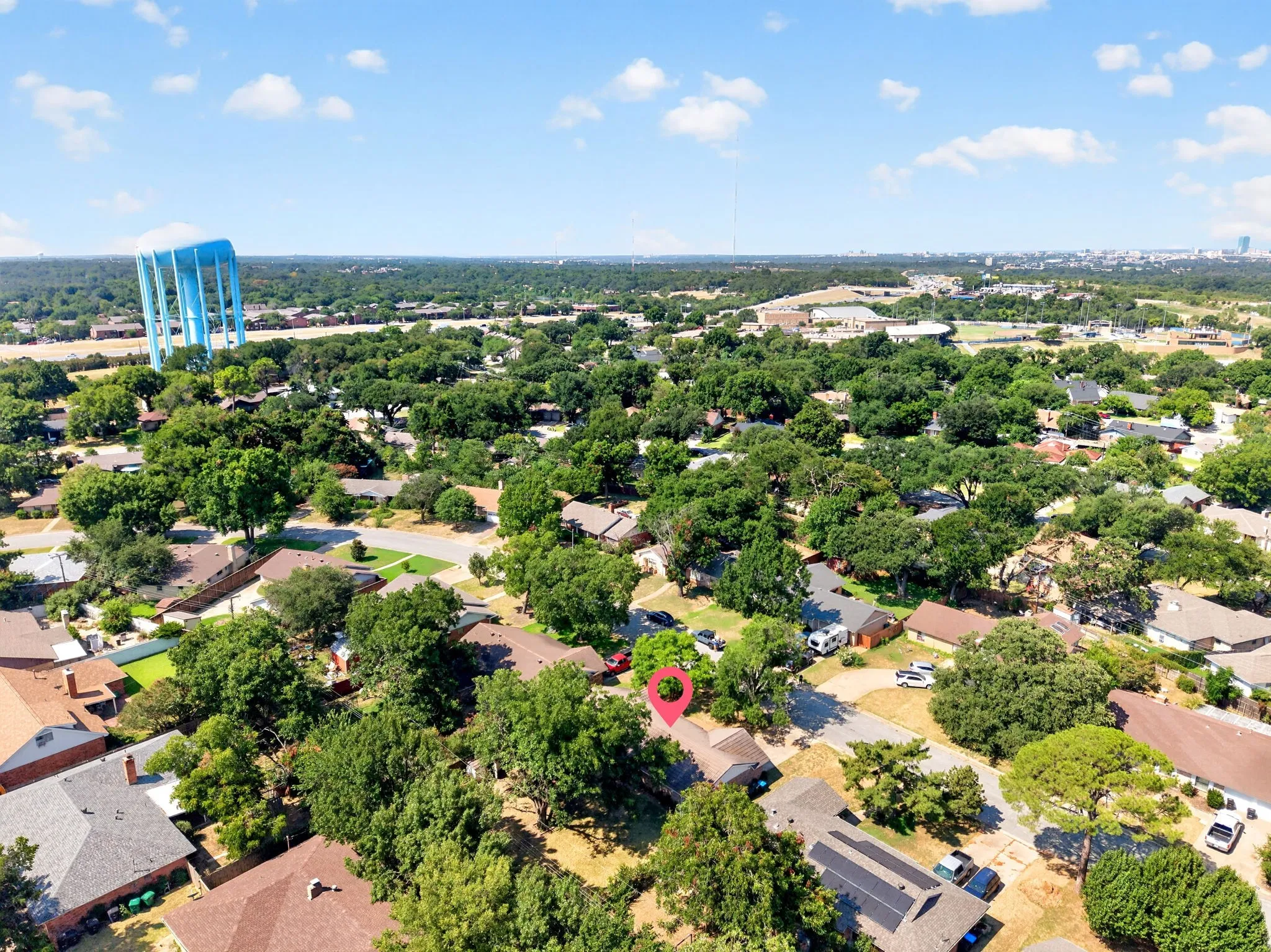 Single Family Residence For Sale in Tarrant County , 901 Lake Charles Avenue, Fort Worth, Texas 76103, 3 Bedroom, 2 Bathroom, 2 Garage spaces, 1,747 Sqft, built in 1963, mls#21350578, Real Estate Agent in Fort Worth, Homes For Sale in Tarrant county, Homes For Sale in Fort Worth, Realtor in Fort Worth Texas, Real Estate Brokerage Independent Realty Texas, Luminita Cordes Realtor