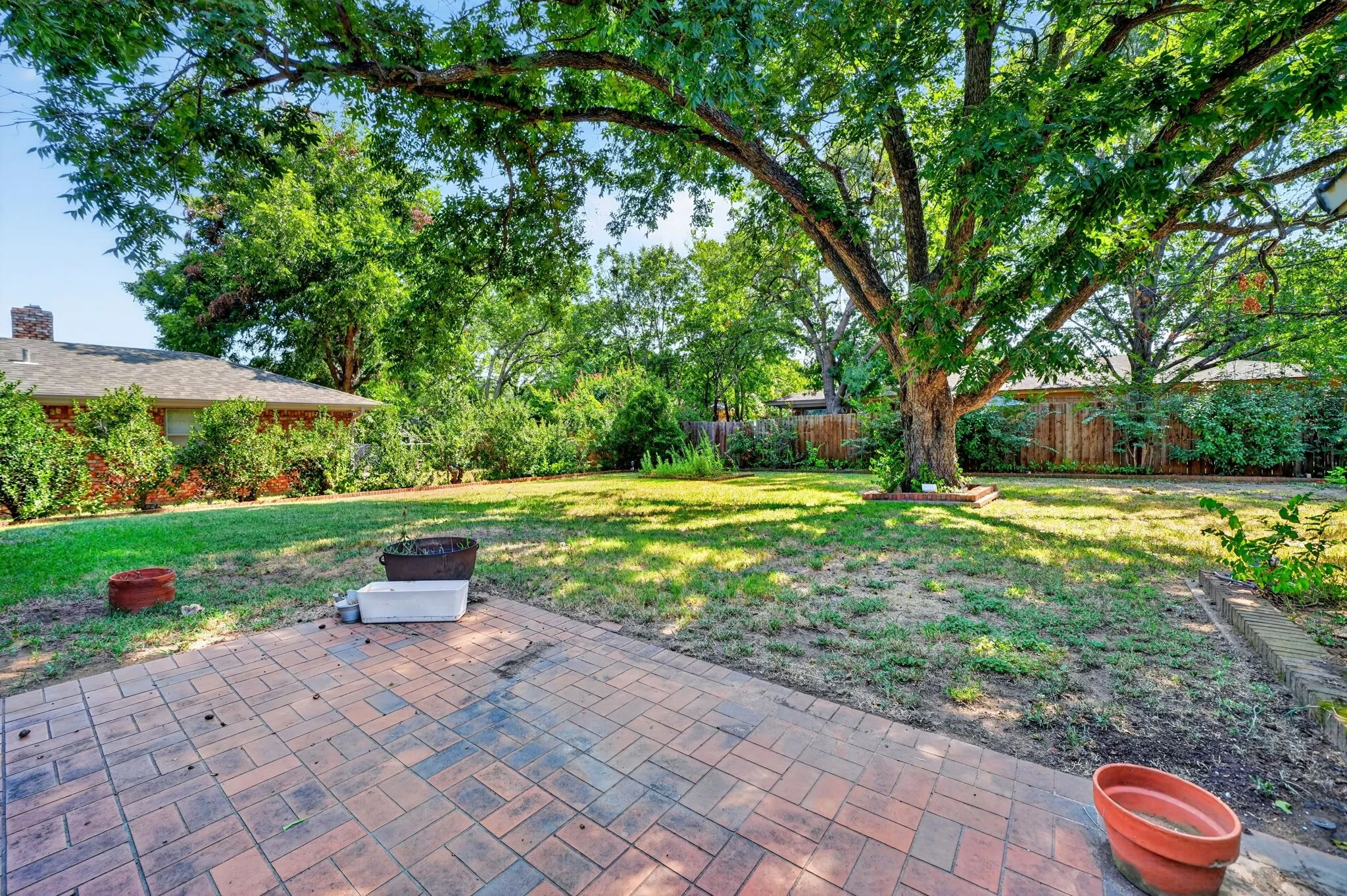 Single Family Residence For Sale in Tarrant County , 901 Lake Charles Avenue, Fort Worth, Texas 76103, 3 Bedroom, 2 Bathroom, 2 Garage spaces, 1,747 Sqft, built in 1963, mls#21350578, Real Estate Agent in Fort Worth, Homes For Sale in Tarrant county, Homes For Sale in Fort Worth, Realtor in Fort Worth Texas, Real Estate Brokerage Independent Realty Texas, Luminita Cordes Realtor