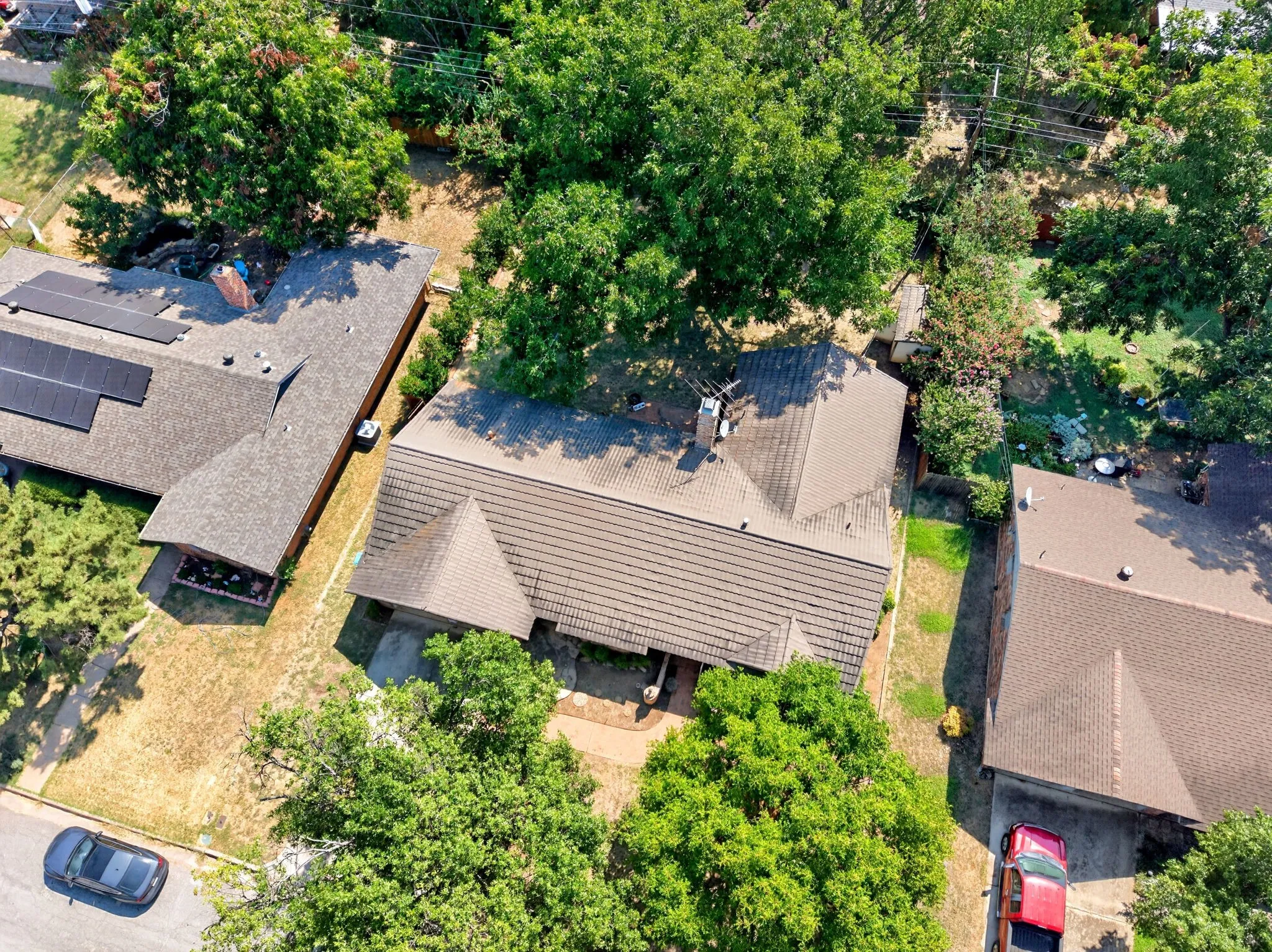 Single Family Residence For Sale in Tarrant County , 901 Lake Charles Avenue, Fort Worth, Texas 76103, 3 Bedroom, 2 Bathroom, 2 Garage spaces, 1,747 Sqft, built in 1963, mls#21350578, Real Estate Agent in Fort Worth, Homes For Sale in Tarrant county, Homes For Sale in Fort Worth, Realtor in Fort Worth Texas, Real Estate Brokerage Independent Realty Texas, Luminita Cordes Realtor