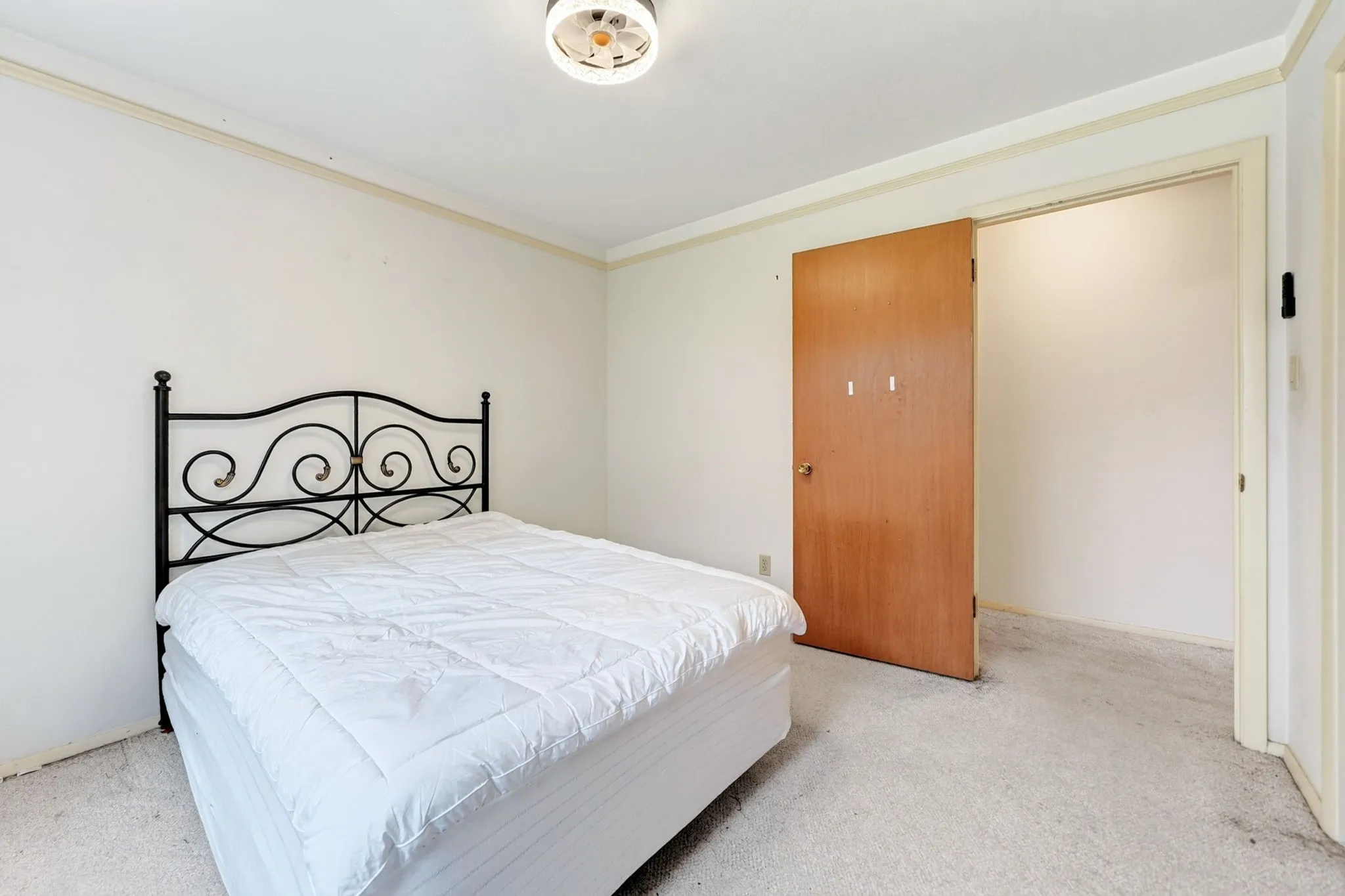 Single Family Residence For Sale in Tarrant County , 901 Lake Charles Avenue, Fort Worth, Texas 76103, 3 Bedroom, 2 Bathroom, 2 Garage spaces, 1,747 Sqft, built in 1963, mls#21350578, Real Estate Agent in Fort Worth, Homes For Sale in Tarrant county, Homes For Sale in Fort Worth, Realtor in Fort Worth Texas, Real Estate Brokerage Independent Realty Texas, Luminita Cordes Realtor