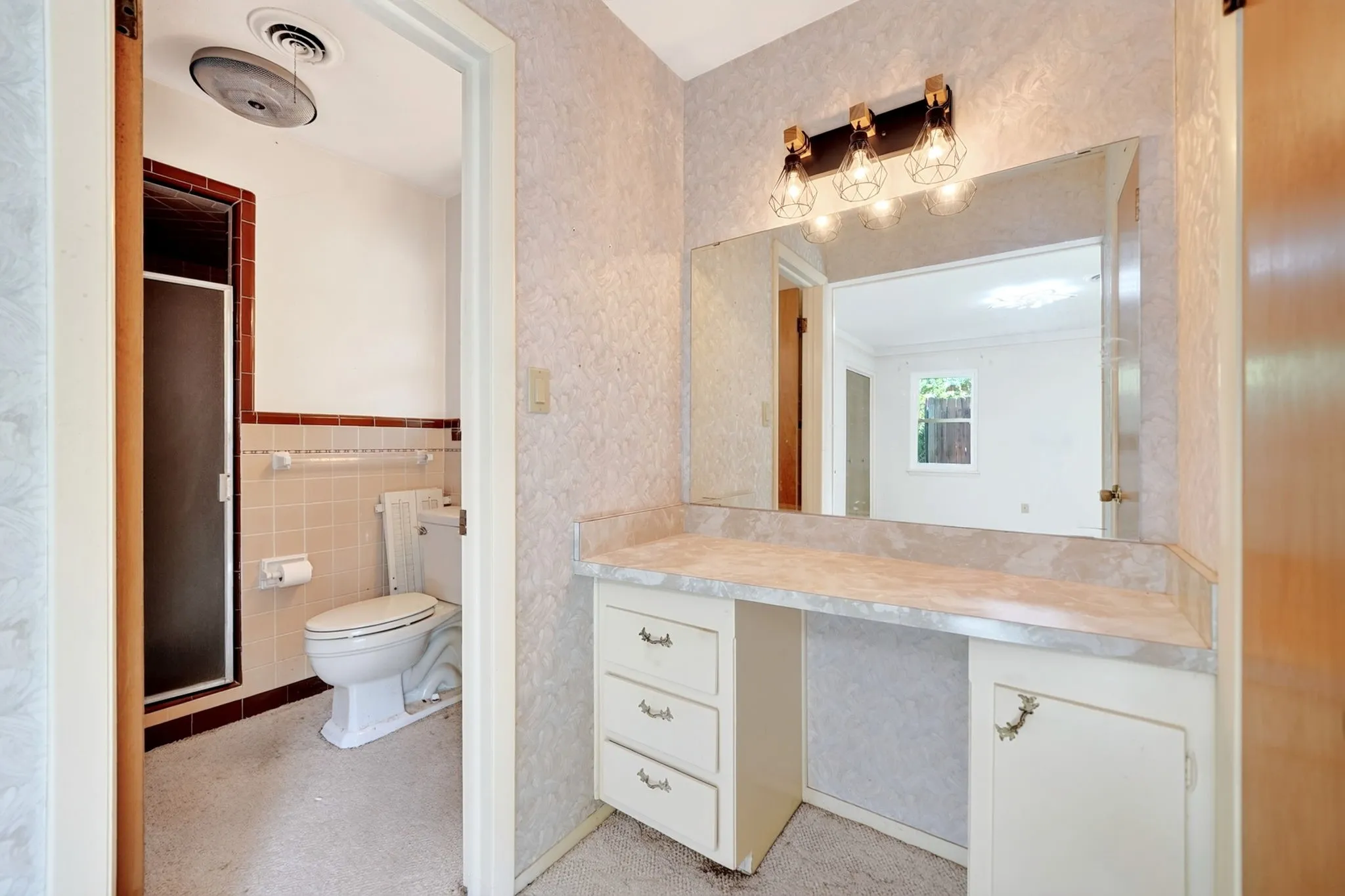 Single Family Residence For Sale in Tarrant County , 901 Lake Charles Avenue, Fort Worth, Texas 76103, 3 Bedroom, 2 Bathroom, 2 Garage spaces, 1,747 Sqft, built in 1963, mls#21350578, Real Estate Agent in Fort Worth, Homes For Sale in Tarrant county, Homes For Sale in Fort Worth, Realtor in Fort Worth Texas, Real Estate Brokerage Independent Realty Texas, Luminita Cordes Realtor
