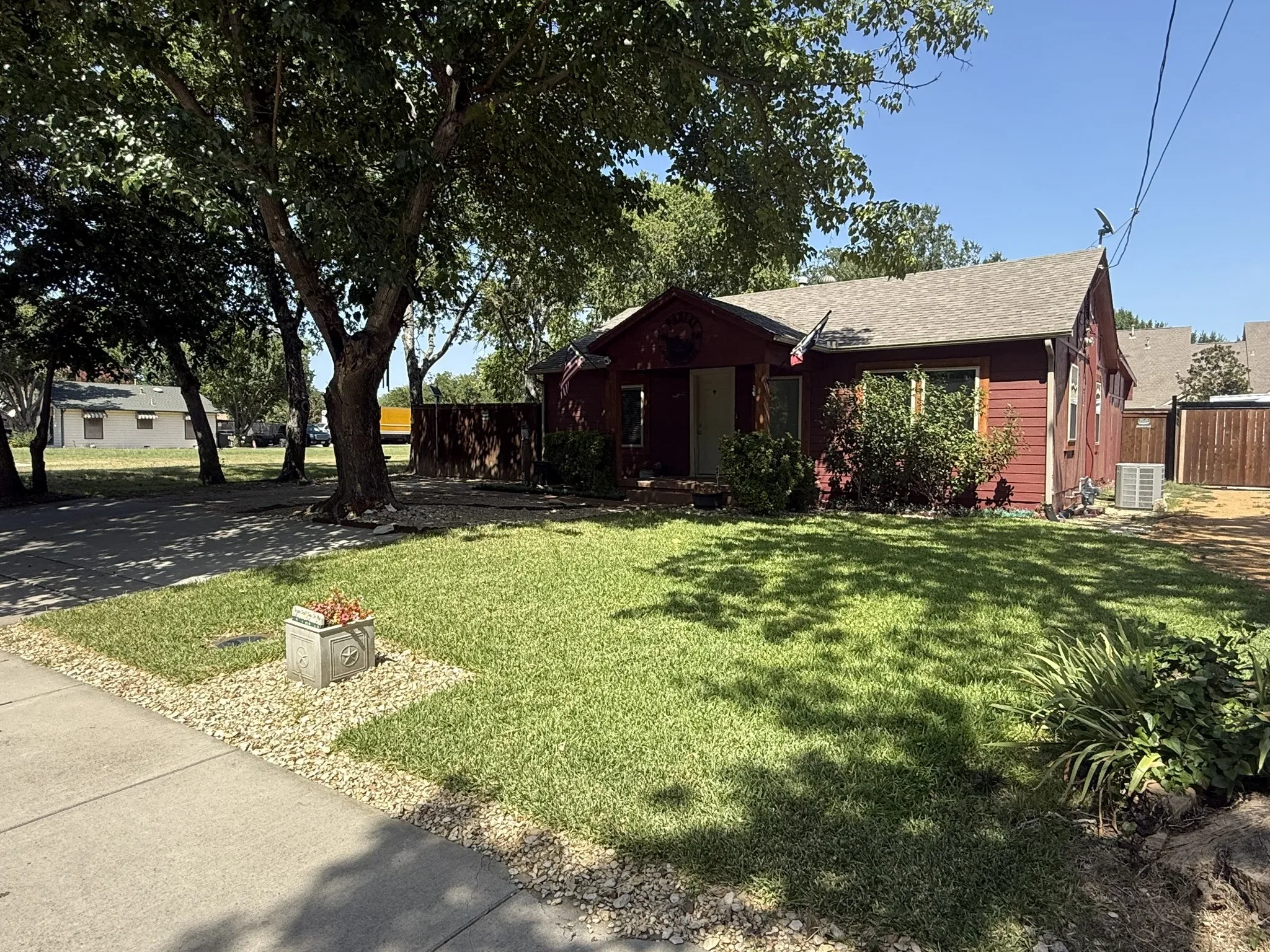 Business For Sale in Dallas County , 528 S Coppell Road, Coppell, Texas 75019, 0, 0, Garage spaces, 1,000 Sqft, built in 1949, mls#21338994, Real Estate Agent in Coppell, Homes For Sale in Dallas county, Homes For Sale in Coppell, Realtor in Coppell Texas, Real Estate Brokerage Independent Realty Texas, Luminita Cordes Realtor