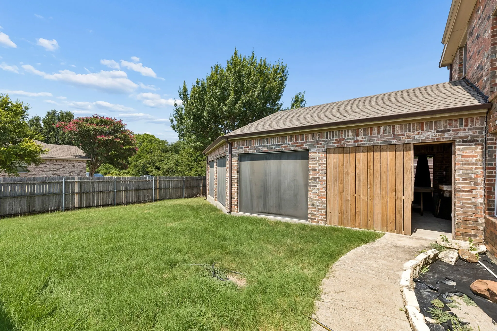 Single Family Residence For Sale in Ellis County , 500 Golden Bell Drive, Glenn Heights, Texas 75154, 4 Bedroom, 3 Bathroom, 2 Garage spaces, 2,830 Sqft, built in 2005, mls#21352120, Real Estate Agent in Glenn Heights, Homes For Sale in Ellis county, Homes For Sale in Glenn Heights, Realtor in Glenn Heights Texas, Real Estate Brokerage Independent Realty Texas, Luminita Cordes Realtor