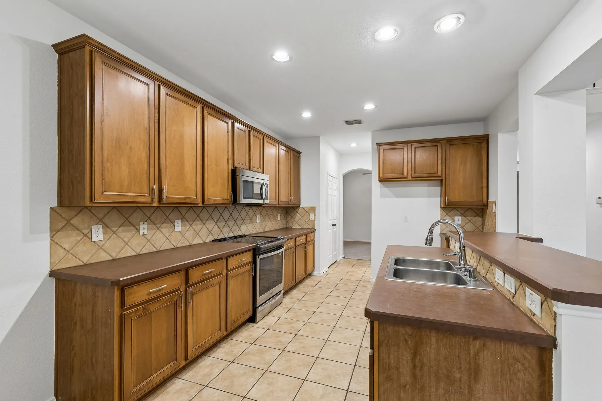 Single Family Residence For Sale in Ellis County , 500 Golden Bell Drive, Glenn Heights, Texas 75154, 4 Bedroom, 3 Bathroom, 2 Garage spaces, 2,830 Sqft, built in 2005, mls#21352120, Real Estate Agent in Glenn Heights, Homes For Sale in Ellis county, Homes For Sale in Glenn Heights, Realtor in Glenn Heights Texas, Real Estate Brokerage Independent Realty Texas, Luminita Cordes Realtor