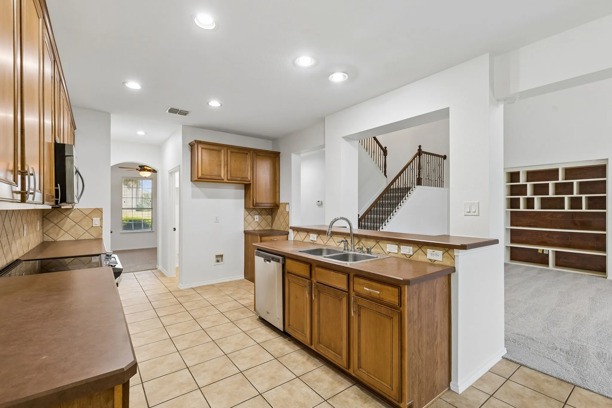 Single Family Residence For Sale in Ellis County , 500 Golden Bell Drive, Glenn Heights, Texas 75154, 4 Bedroom, 3 Bathroom, 2 Garage spaces, 2,830 Sqft, built in 2005, mls#21352120, Real Estate Agent in Glenn Heights, Homes For Sale in Ellis county, Homes For Sale in Glenn Heights, Realtor in Glenn Heights Texas, Real Estate Brokerage Independent Realty Texas, Luminita Cordes Realtor