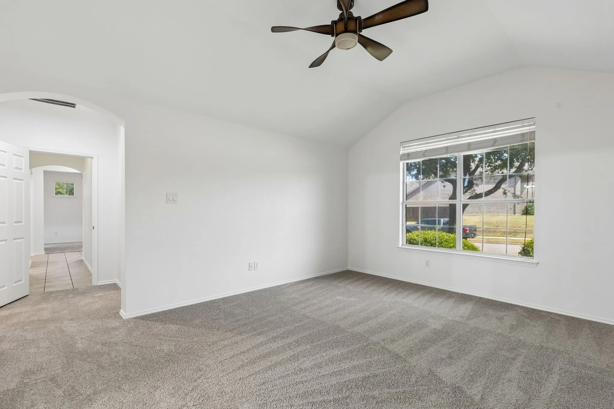 Single Family Residence For Sale in Ellis County , 500 Golden Bell Drive, Glenn Heights, Texas 75154, 4 Bedroom, 3 Bathroom, 2 Garage spaces, 2,830 Sqft, built in 2005, mls#21352120, Real Estate Agent in Glenn Heights, Homes For Sale in Ellis county, Homes For Sale in Glenn Heights, Realtor in Glenn Heights Texas, Real Estate Brokerage Independent Realty Texas, Luminita Cordes Realtor