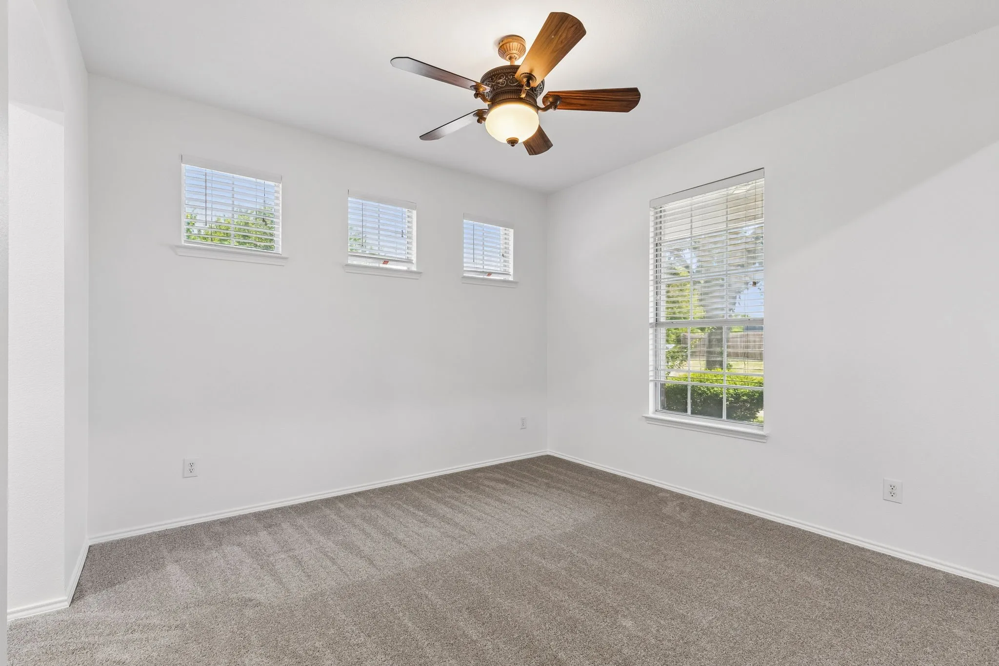 Single Family Residence For Sale in Ellis County , 500 Golden Bell Drive, Glenn Heights, Texas 75154, 4 Bedroom, 3 Bathroom, 2 Garage spaces, 2,830 Sqft, built in 2005, mls#21352120, Real Estate Agent in Glenn Heights, Homes For Sale in Ellis county, Homes For Sale in Glenn Heights, Realtor in Glenn Heights Texas, Real Estate Brokerage Independent Realty Texas, Luminita Cordes Realtor