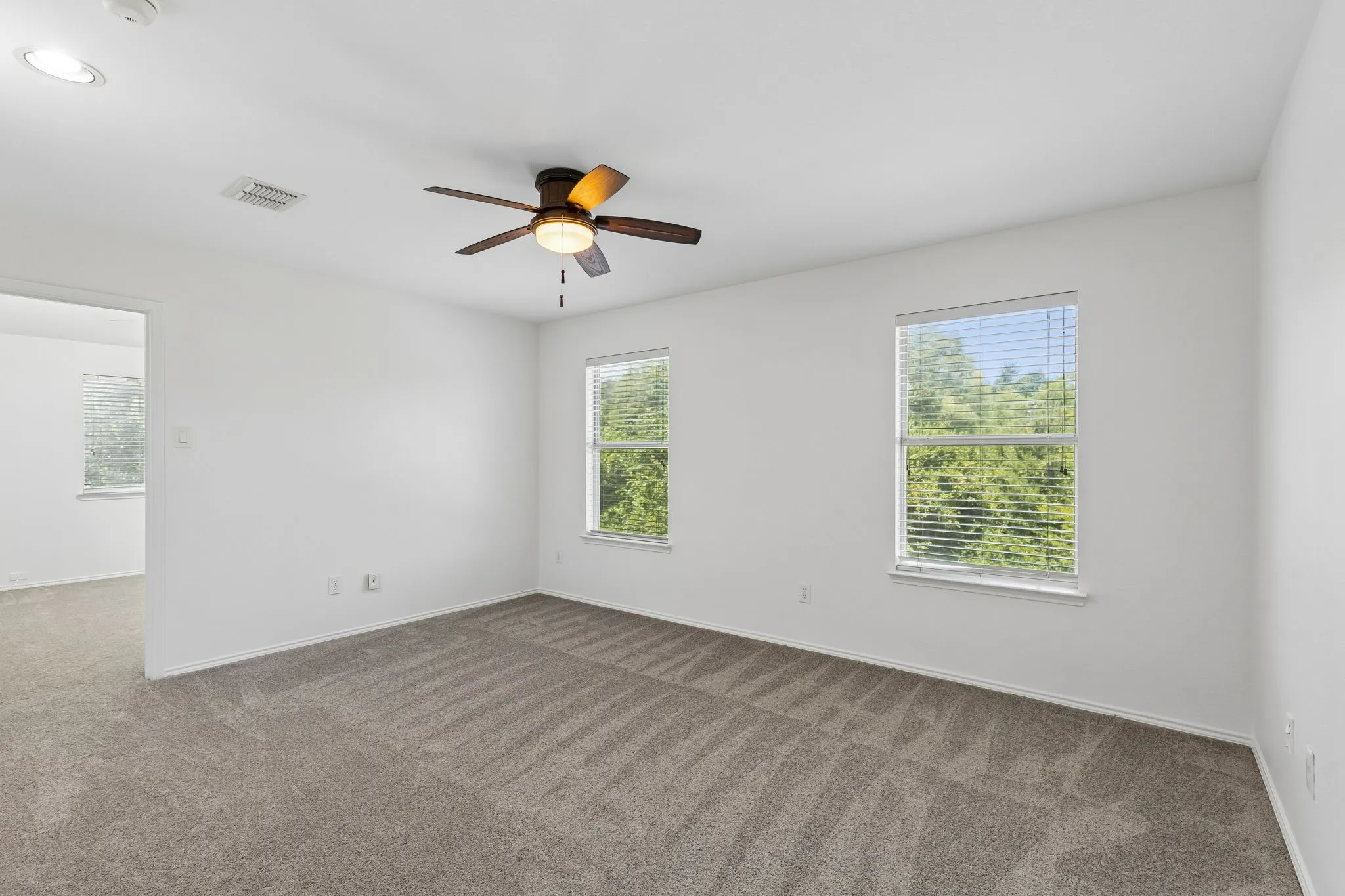 Single Family Residence For Sale in Ellis County , 500 Golden Bell Drive, Glenn Heights, Texas 75154, 4 Bedroom, 3 Bathroom, 2 Garage spaces, 2,830 Sqft, built in 2005, mls#21352120, Real Estate Agent in Glenn Heights, Homes For Sale in Ellis county, Homes For Sale in Glenn Heights, Realtor in Glenn Heights Texas, Real Estate Brokerage Independent Realty Texas, Luminita Cordes Realtor