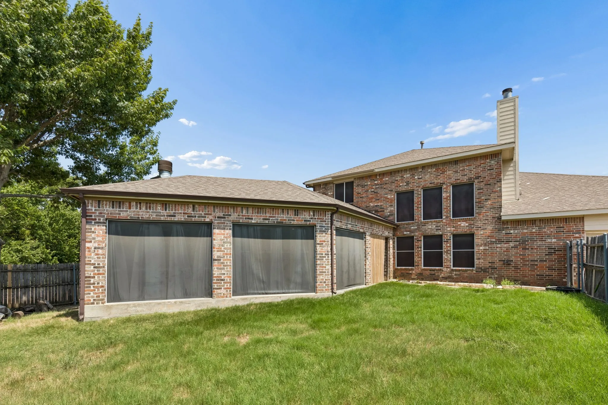 Single Family Residence For Sale in Ellis County , 500 Golden Bell Drive, Glenn Heights, Texas 75154, 4 Bedroom, 3 Bathroom, 2 Garage spaces, 2,830 Sqft, built in 2005, mls#21352120, Real Estate Agent in Glenn Heights, Homes For Sale in Ellis county, Homes For Sale in Glenn Heights, Realtor in Glenn Heights Texas, Real Estate Brokerage Independent Realty Texas, Luminita Cordes Realtor
