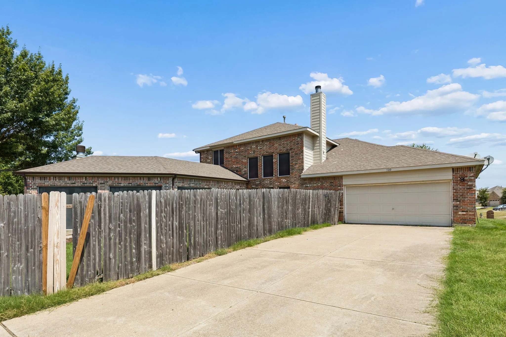 Single Family Residence For Sale in Ellis County , 500 Golden Bell Drive, Glenn Heights, Texas 75154, 4 Bedroom, 3 Bathroom, 2 Garage spaces, 2,830 Sqft, built in 2005, mls#21352120, Real Estate Agent in Glenn Heights, Homes For Sale in Ellis county, Homes For Sale in Glenn Heights, Realtor in Glenn Heights Texas, Real Estate Brokerage Independent Realty Texas, Luminita Cordes Realtor