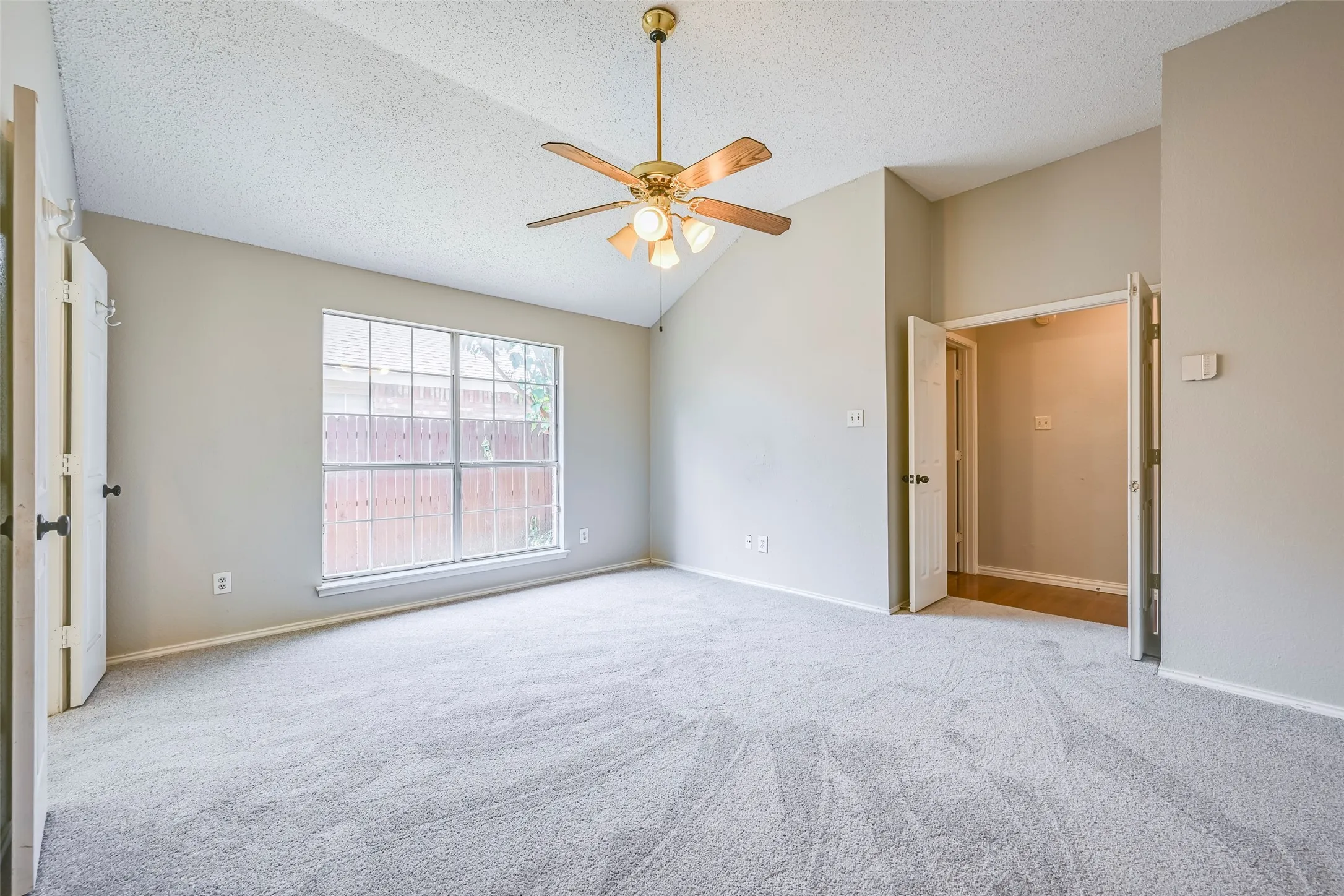Single Family Residence For Sale in Tarrant County , 5301 Rio Bravo Drive, Arlington, Texas 76017, 3 Bedroom, 2 Bathroom, 2 Garage spaces, 1,552 Sqft, built in 1992, mls#21351135, Real Estate Agent in Arlington, Homes For Sale in Tarrant county, Homes For Sale in Arlington, Realtor in Arlington Texas, Real Estate Brokerage Independent Realty Texas, Luminita Cordes Realtor