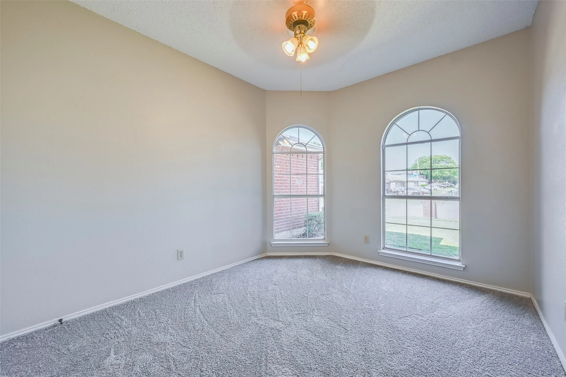 Single Family Residence For Sale in Tarrant County , 5301 Rio Bravo Drive, Arlington, Texas 76017, 3 Bedroom, 2 Bathroom, 2 Garage spaces, 1,552 Sqft, built in 1992, mls#21351135, Real Estate Agent in Arlington, Homes For Sale in Tarrant county, Homes For Sale in Arlington, Realtor in Arlington Texas, Real Estate Brokerage Independent Realty Texas, Luminita Cordes Realtor