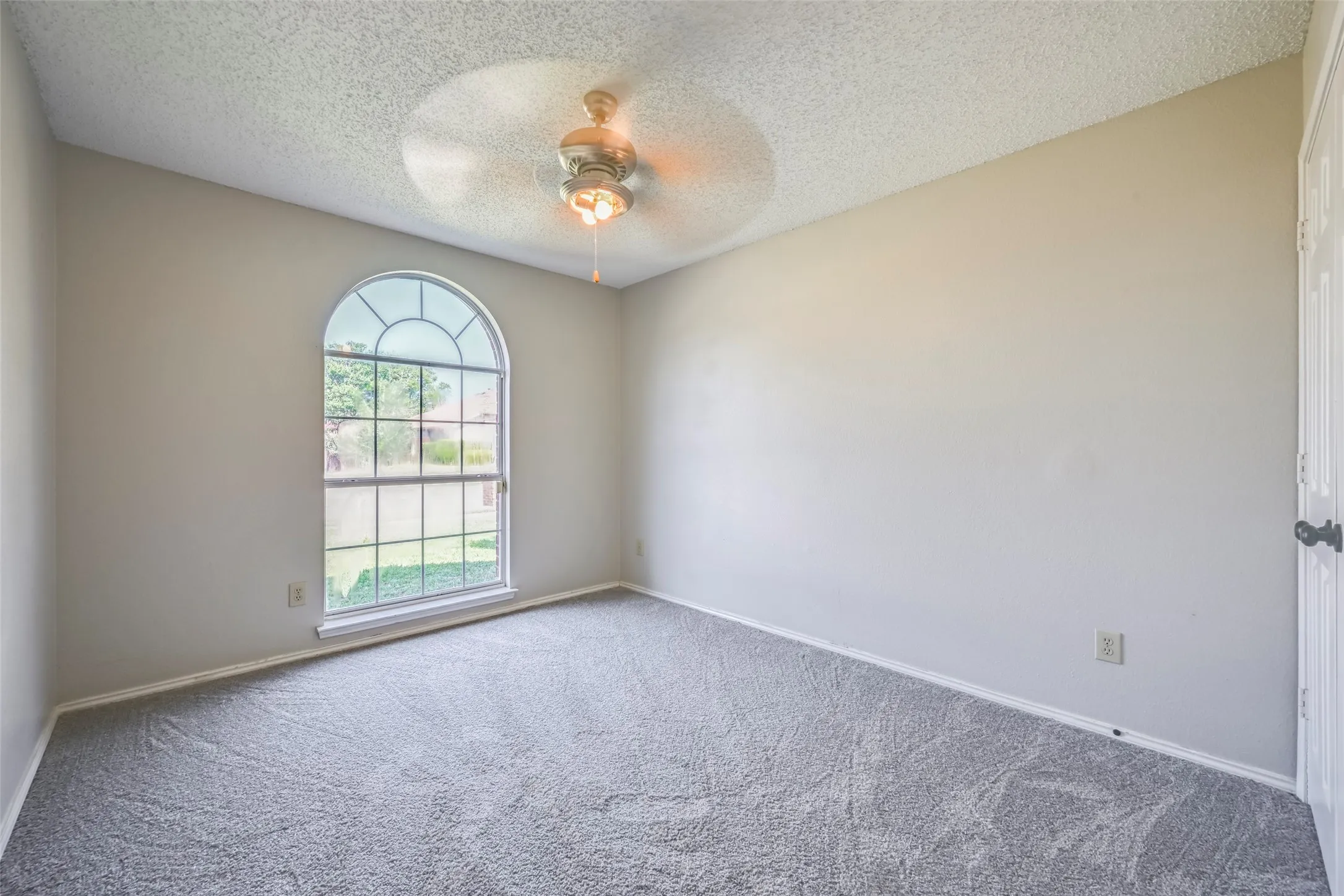 Single Family Residence For Sale in Tarrant County , 5301 Rio Bravo Drive, Arlington, Texas 76017, 3 Bedroom, 2 Bathroom, 2 Garage spaces, 1,552 Sqft, built in 1992, mls#21351135, Real Estate Agent in Arlington, Homes For Sale in Tarrant county, Homes For Sale in Arlington, Realtor in Arlington Texas, Real Estate Brokerage Independent Realty Texas, Luminita Cordes Realtor