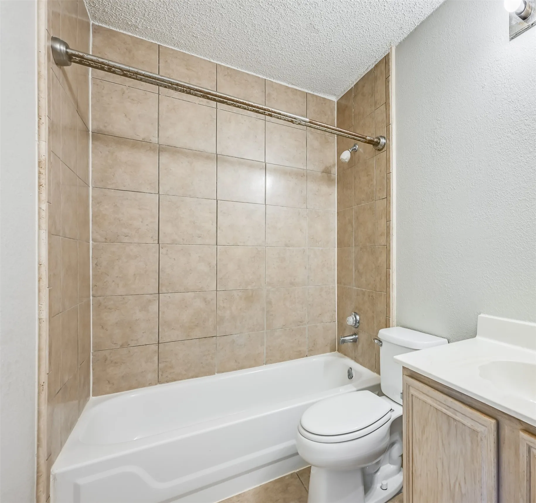 Single Family Residence For Sale in Tarrant County , 5301 Rio Bravo Drive, Arlington, Texas 76017, 3 Bedroom, 2 Bathroom, 2 Garage spaces, 1,552 Sqft, built in 1992, mls#21351135, Real Estate Agent in Arlington, Homes For Sale in Tarrant county, Homes For Sale in Arlington, Realtor in Arlington Texas, Real Estate Brokerage Independent Realty Texas, Luminita Cordes Realtor