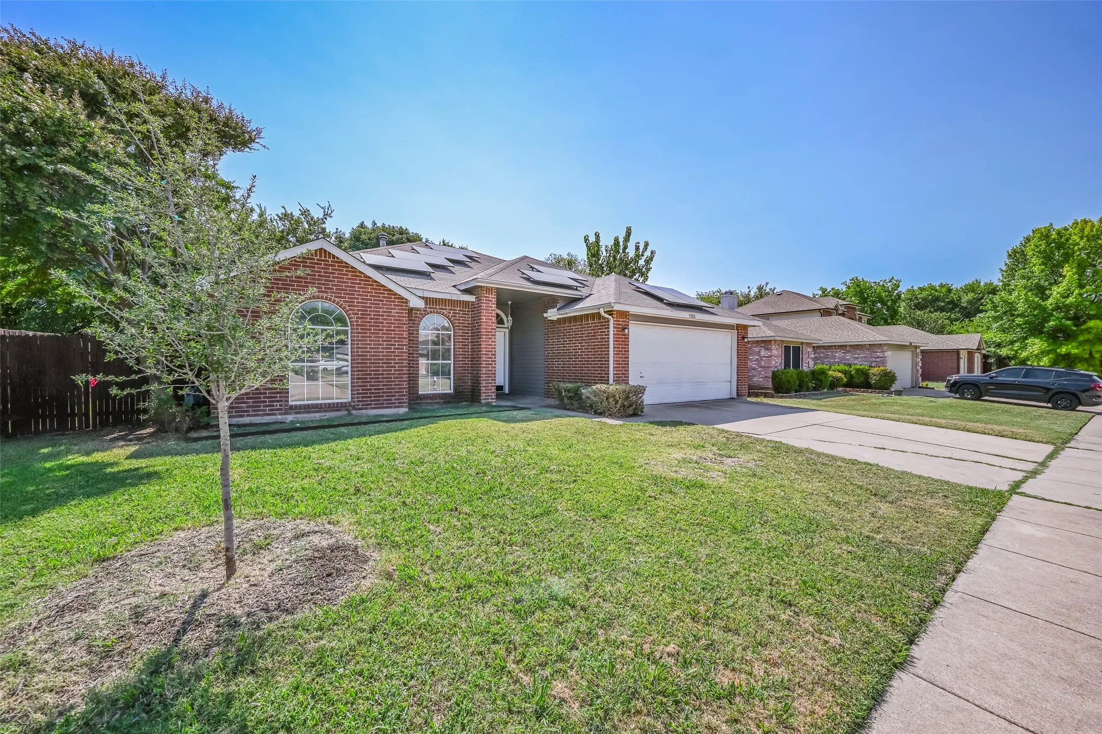 Single Family Residence For Sale in Tarrant County , 5301 Rio Bravo Drive, Arlington, Texas 76017, 3 Bedroom, 2 Bathroom, 2 Garage spaces, 1,552 Sqft, built in 1992, mls#21351135, Real Estate Agent in Arlington, Homes For Sale in Tarrant county, Homes For Sale in Arlington, Realtor in Arlington Texas, Real Estate Brokerage Independent Realty Texas, Luminita Cordes Realtor