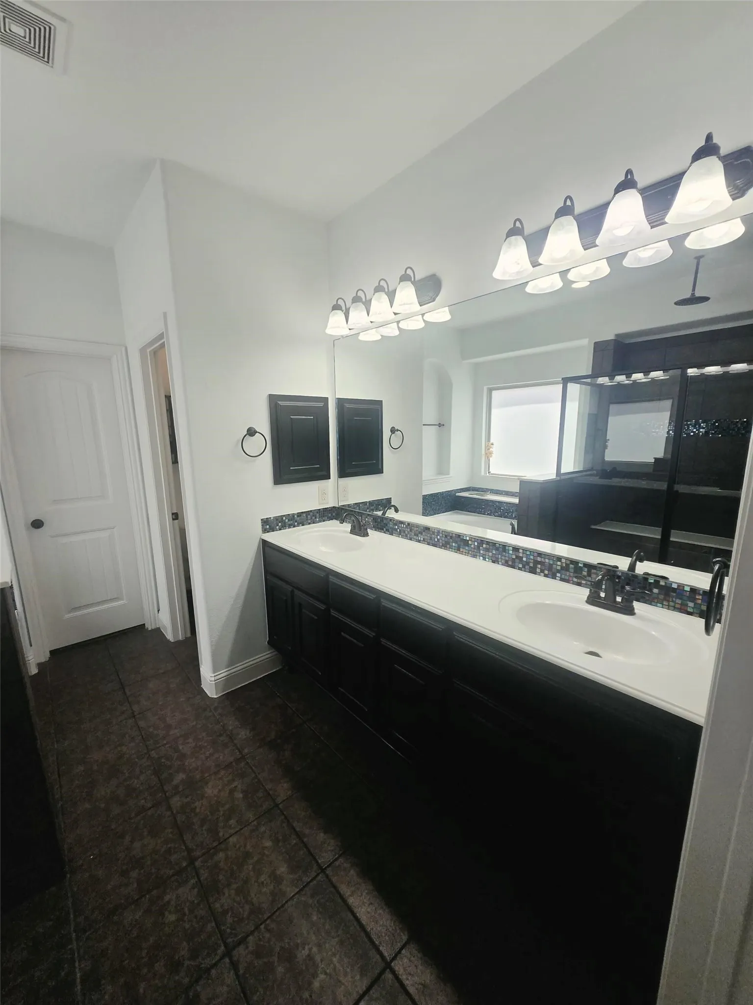 Single Family Residence For Sale in Denton County , 1131 Charleston Lane, Savannah, Texas 76227, 4 Bedroom, 4 Bathroom, 2 Garage spaces, 2,792 Sqft, built in 2011, mls#21352123, Real Estate Agent in Savannah, Homes For Sale in Denton county, Homes For Sale in Savannah, Realtor in Savannah Texas, Real Estate Brokerage Independent Realty Texas, Luminita Cordes Realtor