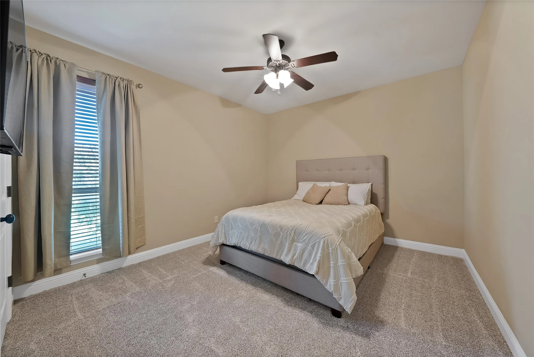 Single Family Residence For Sale in Parker County , 220 Pinnacle Peak Lane, Weatherford, Texas 76087, 4 Bedroom, 5 Bathroom, 3 Garage spaces, 3,124 Sqft, built in 2014, mls#21351777, Real Estate Agent in Weatherford, Homes For Sale in Parker county, Homes For Sale in Weatherford, Realtor in Weatherford Texas, Real Estate Brokerage Independent Realty Texas, Luminita Cordes Realtor