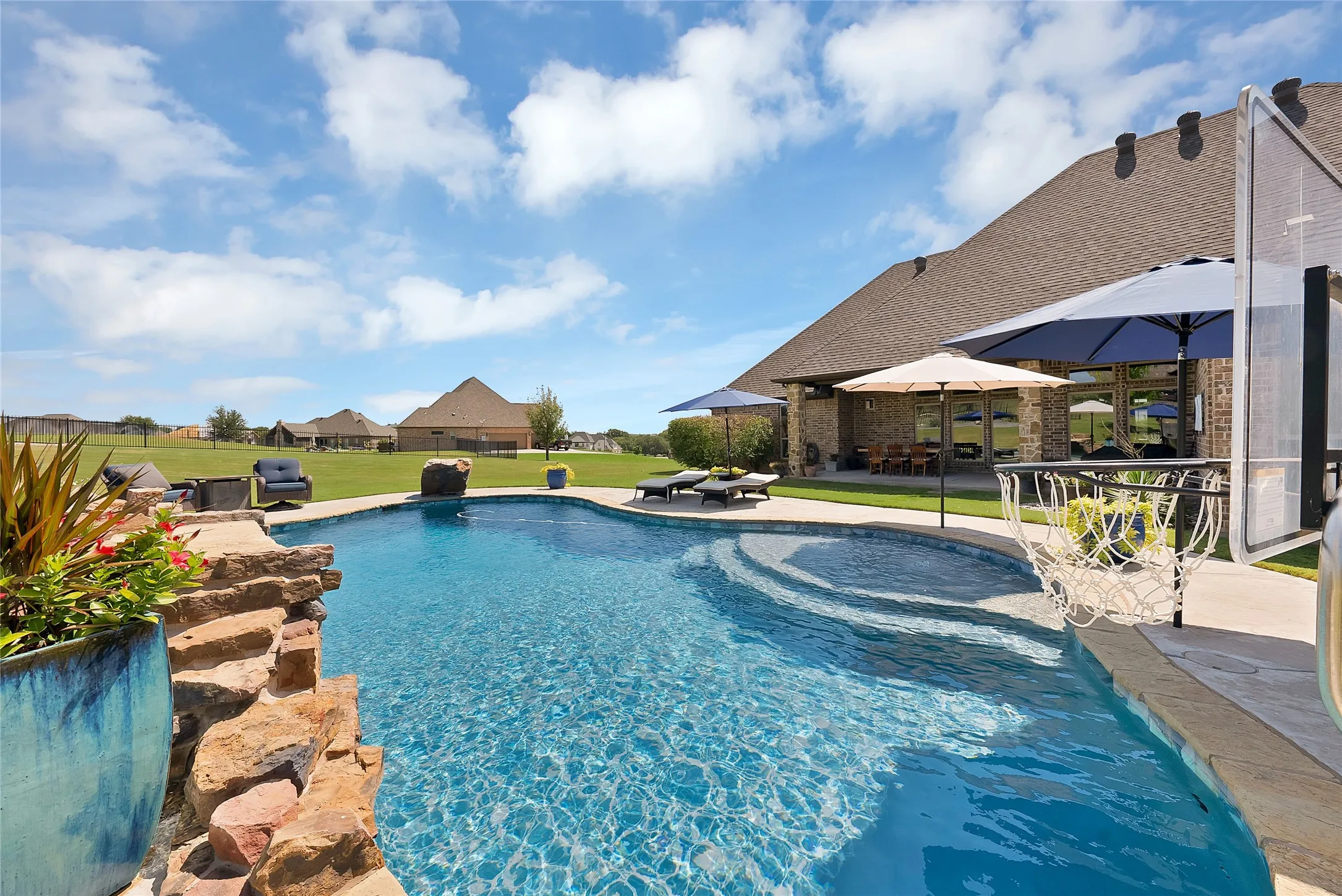 Single Family Residence For Sale in Parker County , 220 Pinnacle Peak Lane, Weatherford, Texas 76087, 4 Bedroom, 5 Bathroom, 3 Garage spaces, 3,124 Sqft, built in 2014, mls#21351777, Real Estate Agent in Weatherford, Homes For Sale in Parker county, Homes For Sale in Weatherford, Realtor in Weatherford Texas, Real Estate Brokerage Independent Realty Texas, Luminita Cordes Realtor