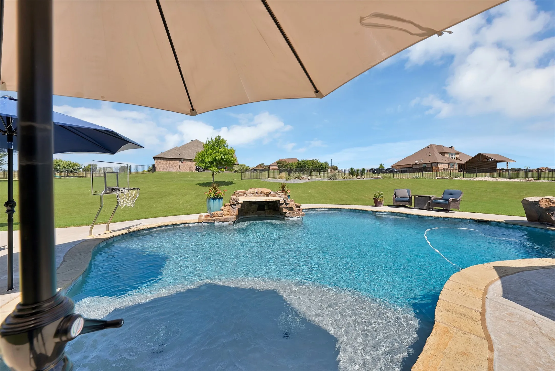 Single Family Residence For Sale in Parker County , 220 Pinnacle Peak Lane, Weatherford, Texas 76087, 4 Bedroom, 5 Bathroom, 3 Garage spaces, 3,124 Sqft, built in 2014, mls#21351777, Real Estate Agent in Weatherford, Homes For Sale in Parker county, Homes For Sale in Weatherford, Realtor in Weatherford Texas, Real Estate Brokerage Independent Realty Texas, Luminita Cordes Realtor