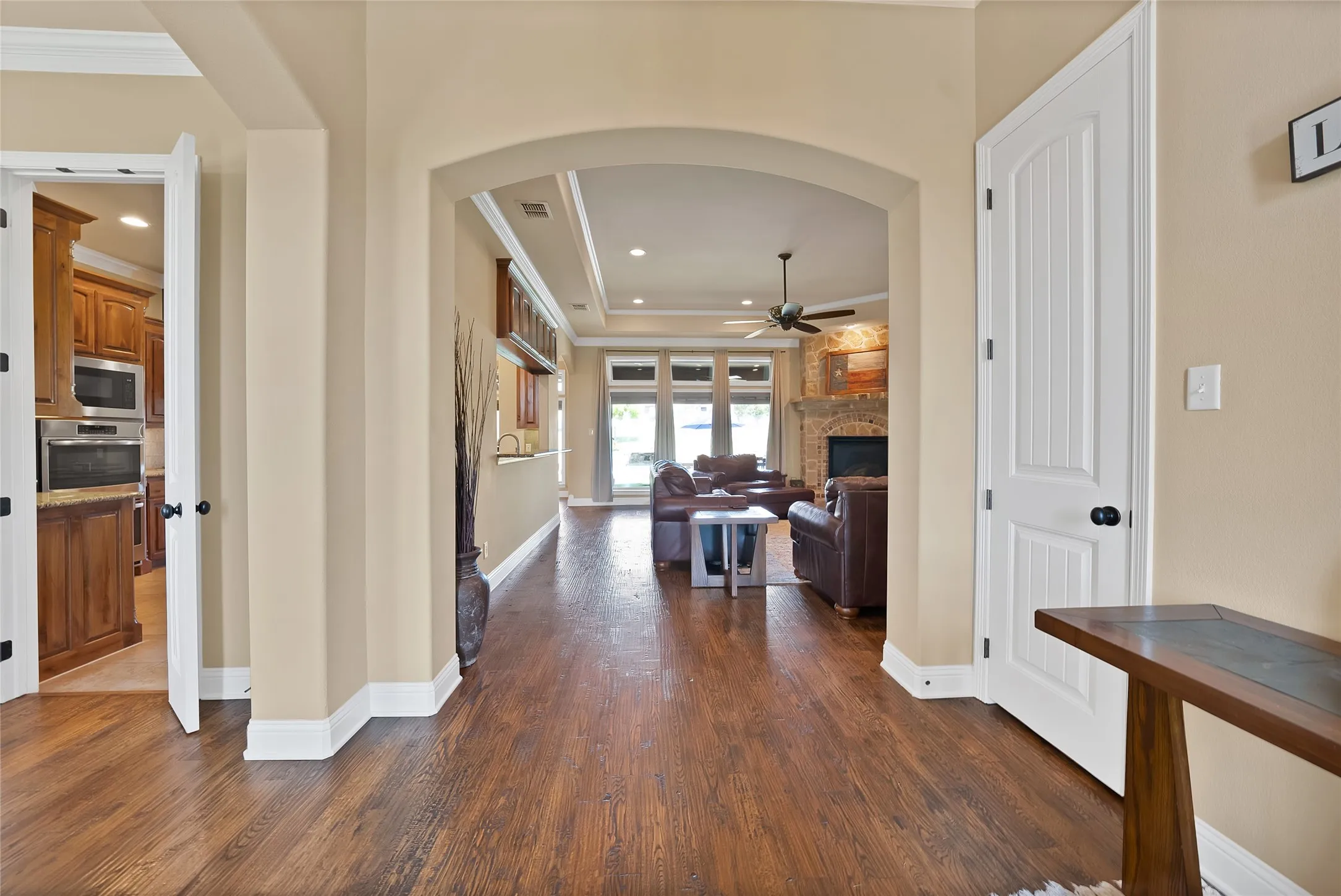 Single Family Residence For Sale in Parker County , 220 Pinnacle Peak Lane, Weatherford, Texas 76087, 4 Bedroom, 5 Bathroom, 3 Garage spaces, 3,124 Sqft, built in 2014, mls#21351777, Real Estate Agent in Weatherford, Homes For Sale in Parker county, Homes For Sale in Weatherford, Realtor in Weatherford Texas, Real Estate Brokerage Independent Realty Texas, Luminita Cordes Realtor