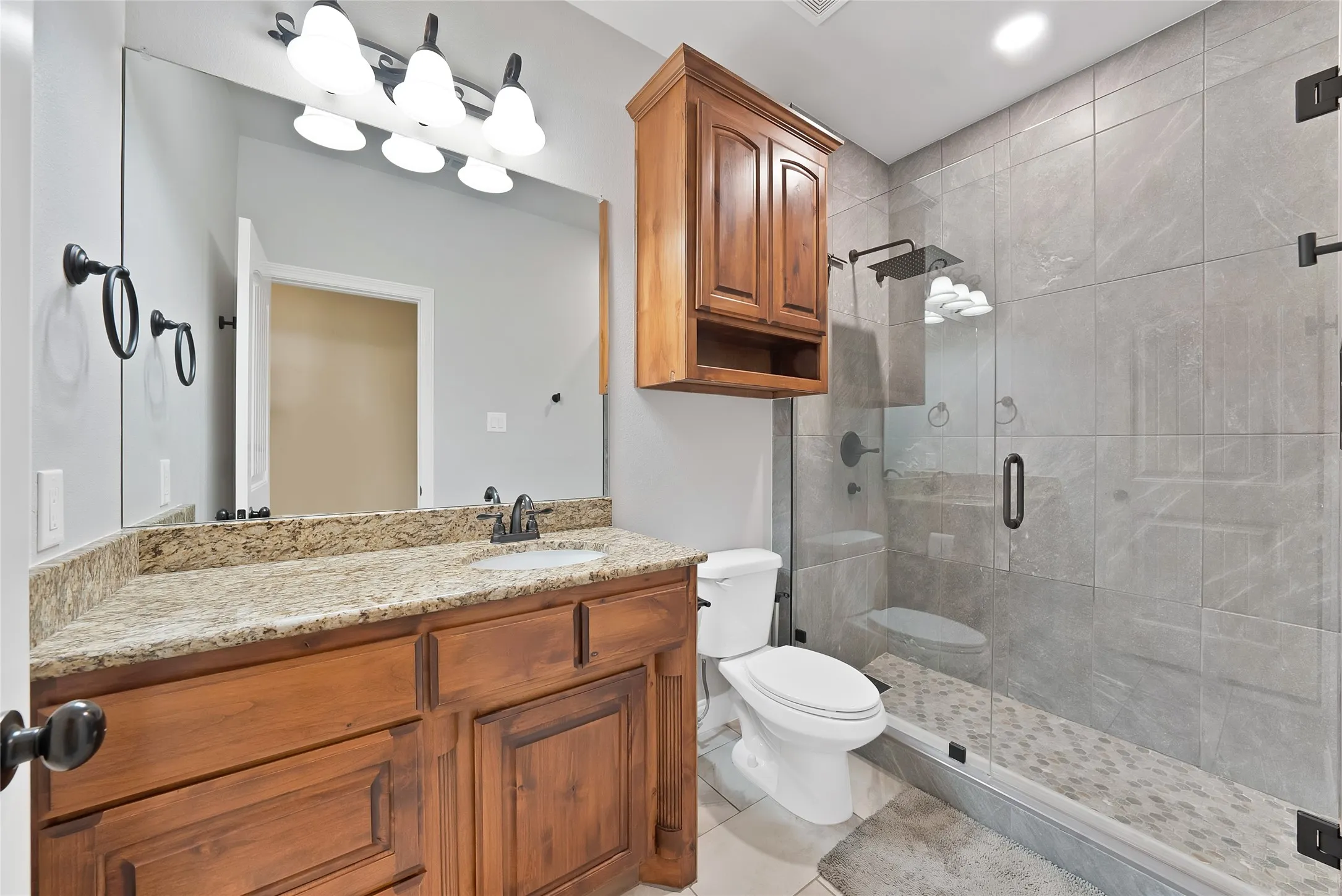 Single Family Residence For Sale in Parker County , 220 Pinnacle Peak Lane, Weatherford, Texas 76087, 4 Bedroom, 5 Bathroom, 3 Garage spaces, 3,124 Sqft, built in 2014, mls#21351777, Real Estate Agent in Weatherford, Homes For Sale in Parker county, Homes For Sale in Weatherford, Realtor in Weatherford Texas, Real Estate Brokerage Independent Realty Texas, Luminita Cordes Realtor