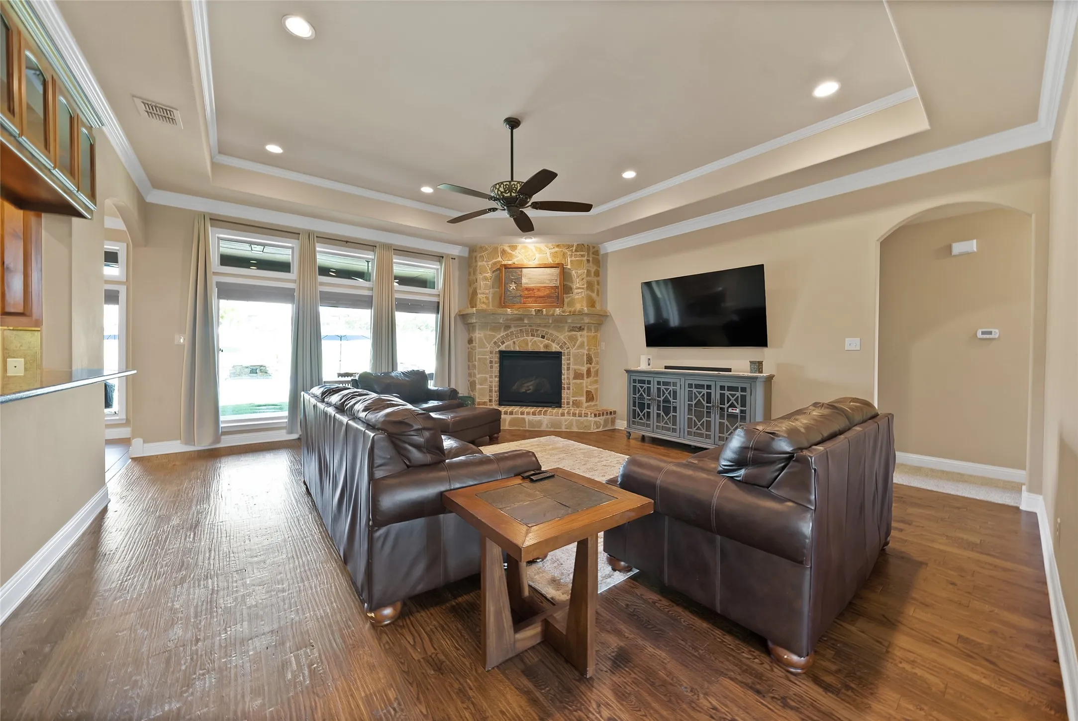 Single Family Residence For Sale in Parker County , 220 Pinnacle Peak Lane, Weatherford, Texas 76087, 4 Bedroom, 5 Bathroom, 3 Garage spaces, 3,124 Sqft, built in 2014, mls#21351777, Real Estate Agent in Weatherford, Homes For Sale in Parker county, Homes For Sale in Weatherford, Realtor in Weatherford Texas, Real Estate Brokerage Independent Realty Texas, Luminita Cordes Realtor
