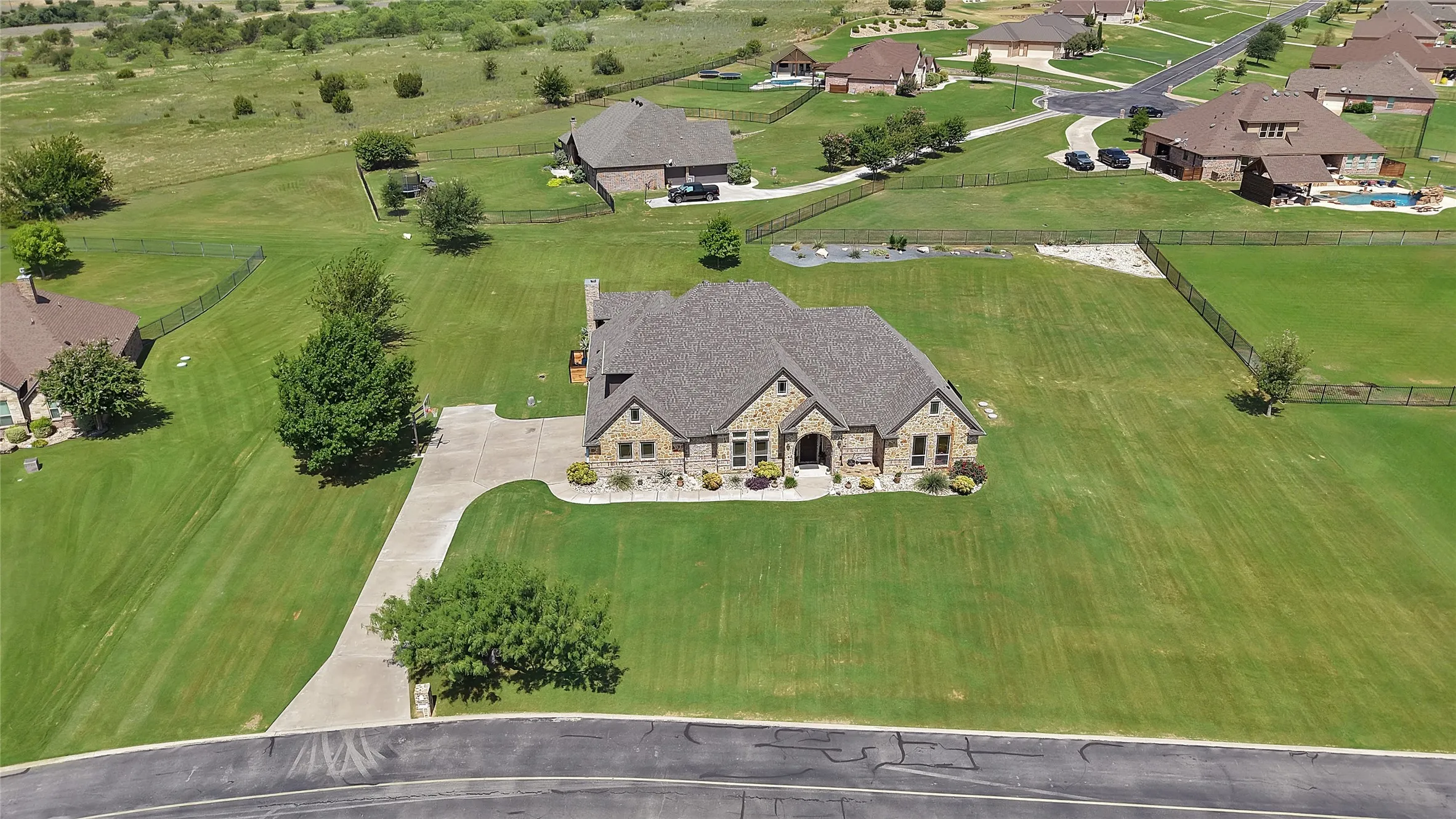 Single Family Residence For Sale in Parker County , 220 Pinnacle Peak Lane, Weatherford, Texas 76087, 4 Bedroom, 5 Bathroom, 3 Garage spaces, 3,124 Sqft, built in 2014, mls#21351777, Real Estate Agent in Weatherford, Homes For Sale in Parker county, Homes For Sale in Weatherford, Realtor in Weatherford Texas, Real Estate Brokerage Independent Realty Texas, Luminita Cordes Realtor