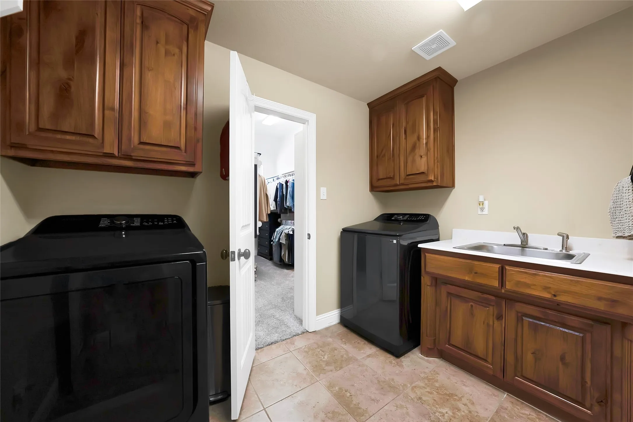 Single Family Residence For Sale in Parker County , 220 Pinnacle Peak Lane, Weatherford, Texas 76087, 4 Bedroom, 5 Bathroom, 3 Garage spaces, 3,124 Sqft, built in 2014, mls#21351777, Real Estate Agent in Weatherford, Homes For Sale in Parker county, Homes For Sale in Weatherford, Realtor in Weatherford Texas, Real Estate Brokerage Independent Realty Texas, Luminita Cordes Realtor