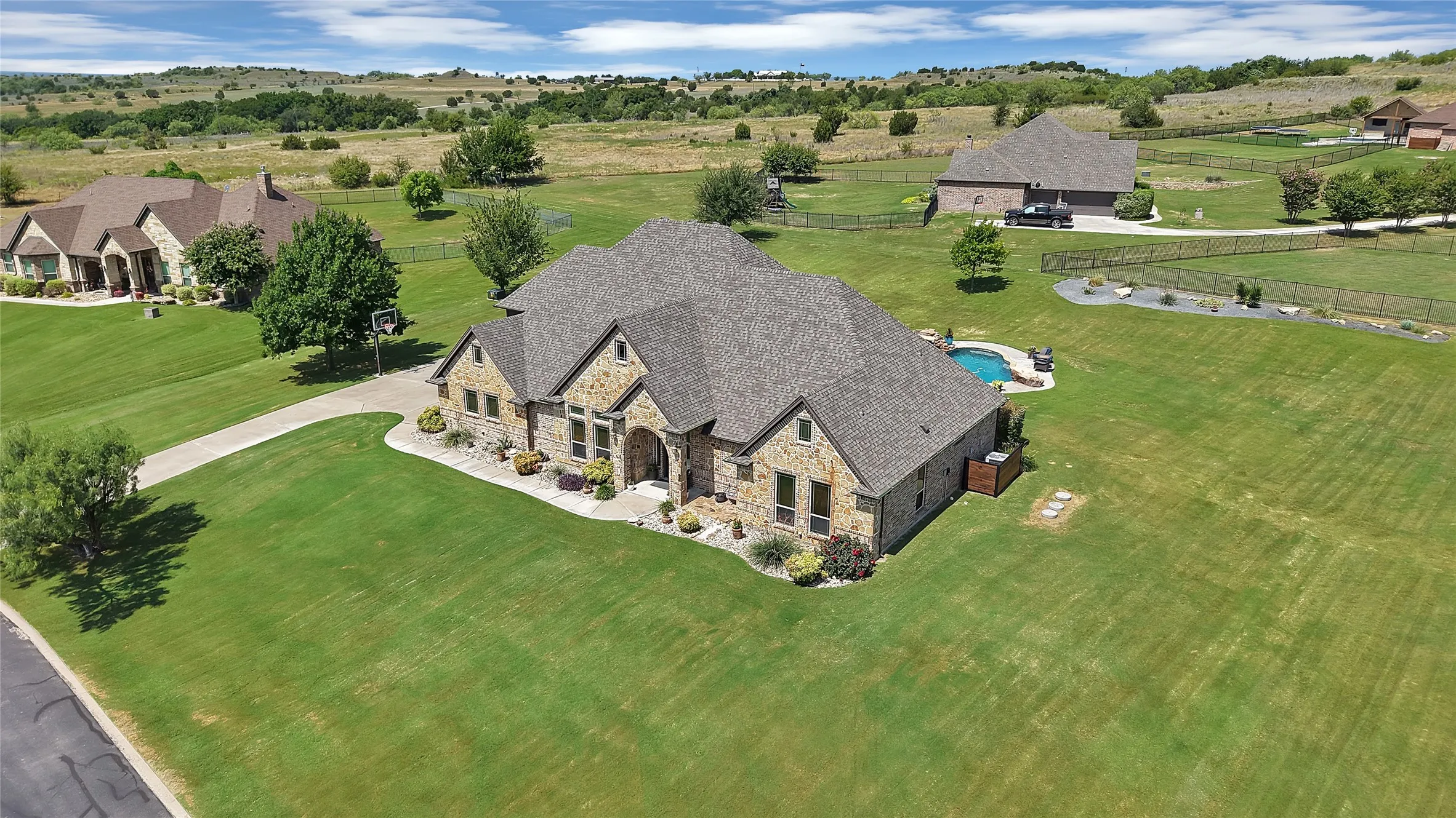 Single Family Residence For Sale in Parker County , 220 Pinnacle Peak Lane, Weatherford, Texas 76087, 4 Bedroom, 5 Bathroom, 3 Garage spaces, 3,124 Sqft, built in 2014, mls#21351777, Real Estate Agent in Weatherford, Homes For Sale in Parker county, Homes For Sale in Weatherford, Realtor in Weatherford Texas, Real Estate Brokerage Independent Realty Texas, Luminita Cordes Realtor