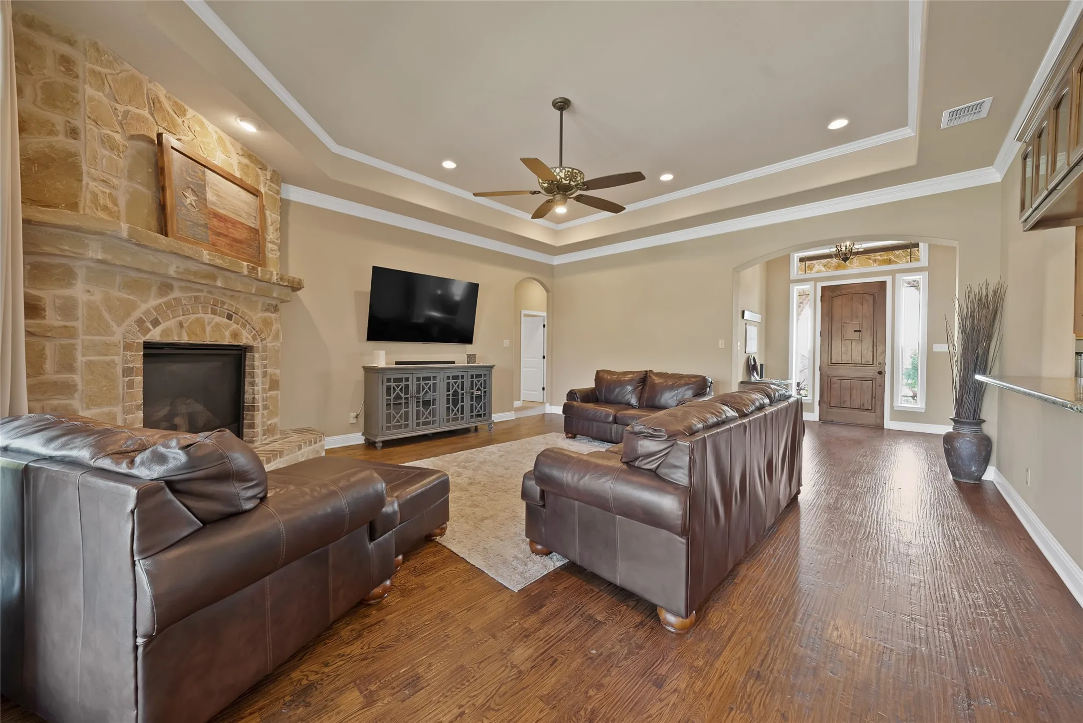 Single Family Residence For Sale in Parker County , 220 Pinnacle Peak Lane, Weatherford, Texas 76087, 4 Bedroom, 5 Bathroom, 3 Garage spaces, 3,124 Sqft, built in 2014, mls#21351777, Real Estate Agent in Weatherford, Homes For Sale in Parker county, Homes For Sale in Weatherford, Realtor in Weatherford Texas, Real Estate Brokerage Independent Realty Texas, Luminita Cordes Realtor