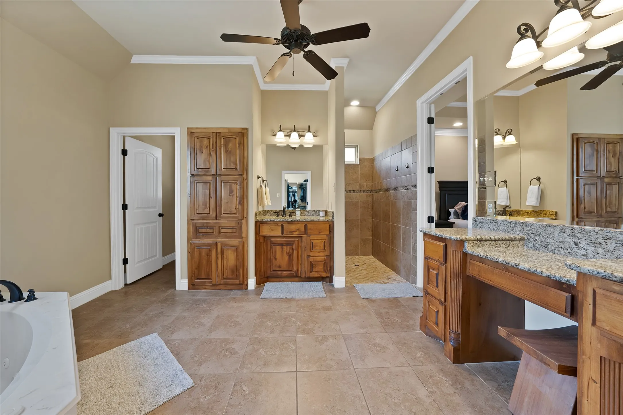 Single Family Residence For Sale in Parker County , 220 Pinnacle Peak Lane, Weatherford, Texas 76087, 4 Bedroom, 5 Bathroom, 3 Garage spaces, 3,124 Sqft, built in 2014, mls#21351777, Real Estate Agent in Weatherford, Homes For Sale in Parker county, Homes For Sale in Weatherford, Realtor in Weatherford Texas, Real Estate Brokerage Independent Realty Texas, Luminita Cordes Realtor
