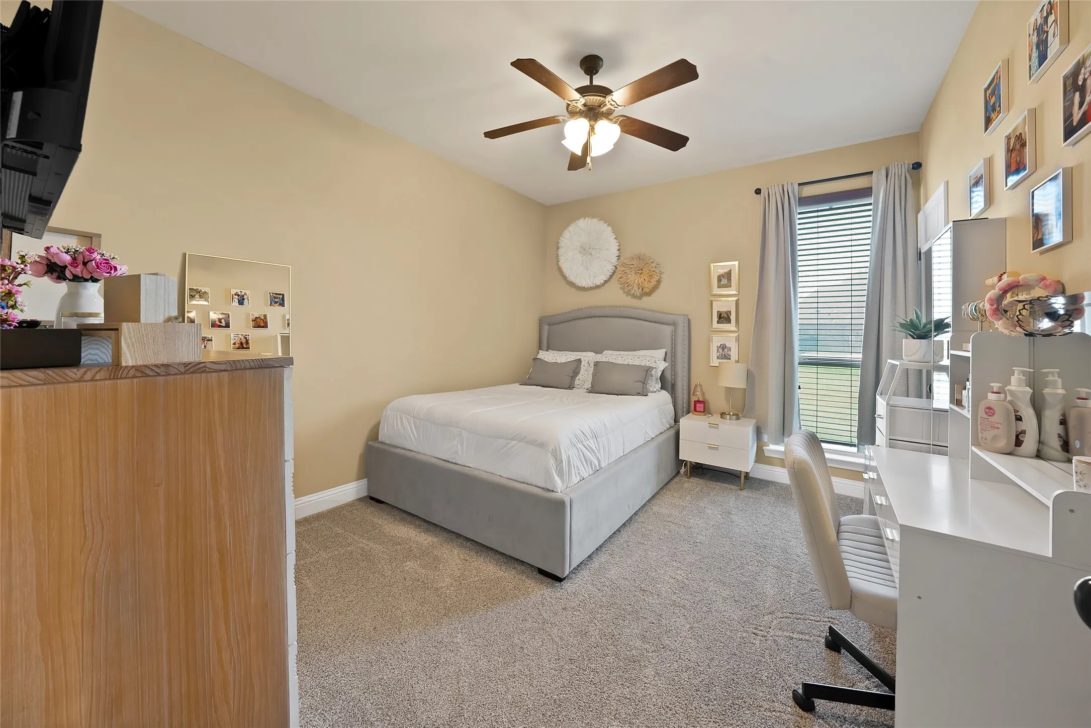 Single Family Residence For Sale in Parker County , 220 Pinnacle Peak Lane, Weatherford, Texas 76087, 4 Bedroom, 5 Bathroom, 3 Garage spaces, 3,124 Sqft, built in 2014, mls#21351777, Real Estate Agent in Weatherford, Homes For Sale in Parker county, Homes For Sale in Weatherford, Realtor in Weatherford Texas, Real Estate Brokerage Independent Realty Texas, Luminita Cordes Realtor