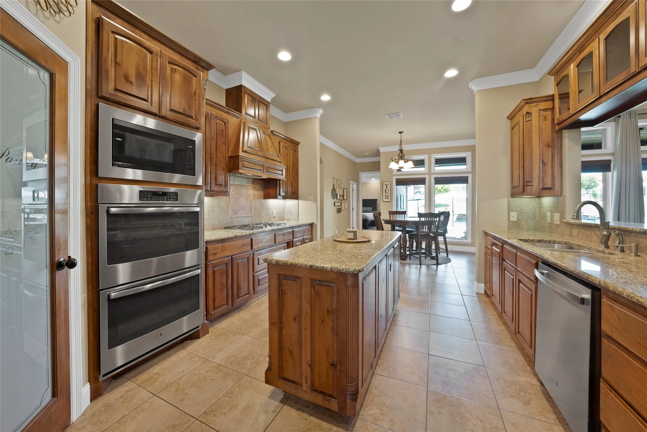 Single Family Residence For Sale in Parker County , 220 Pinnacle Peak Lane, Weatherford, Texas 76087, 4 Bedroom, 5 Bathroom, 3 Garage spaces, 3,124 Sqft, built in 2014, mls#21351777, Real Estate Agent in Weatherford, Homes For Sale in Parker county, Homes For Sale in Weatherford, Realtor in Weatherford Texas, Real Estate Brokerage Independent Realty Texas, Luminita Cordes Realtor
