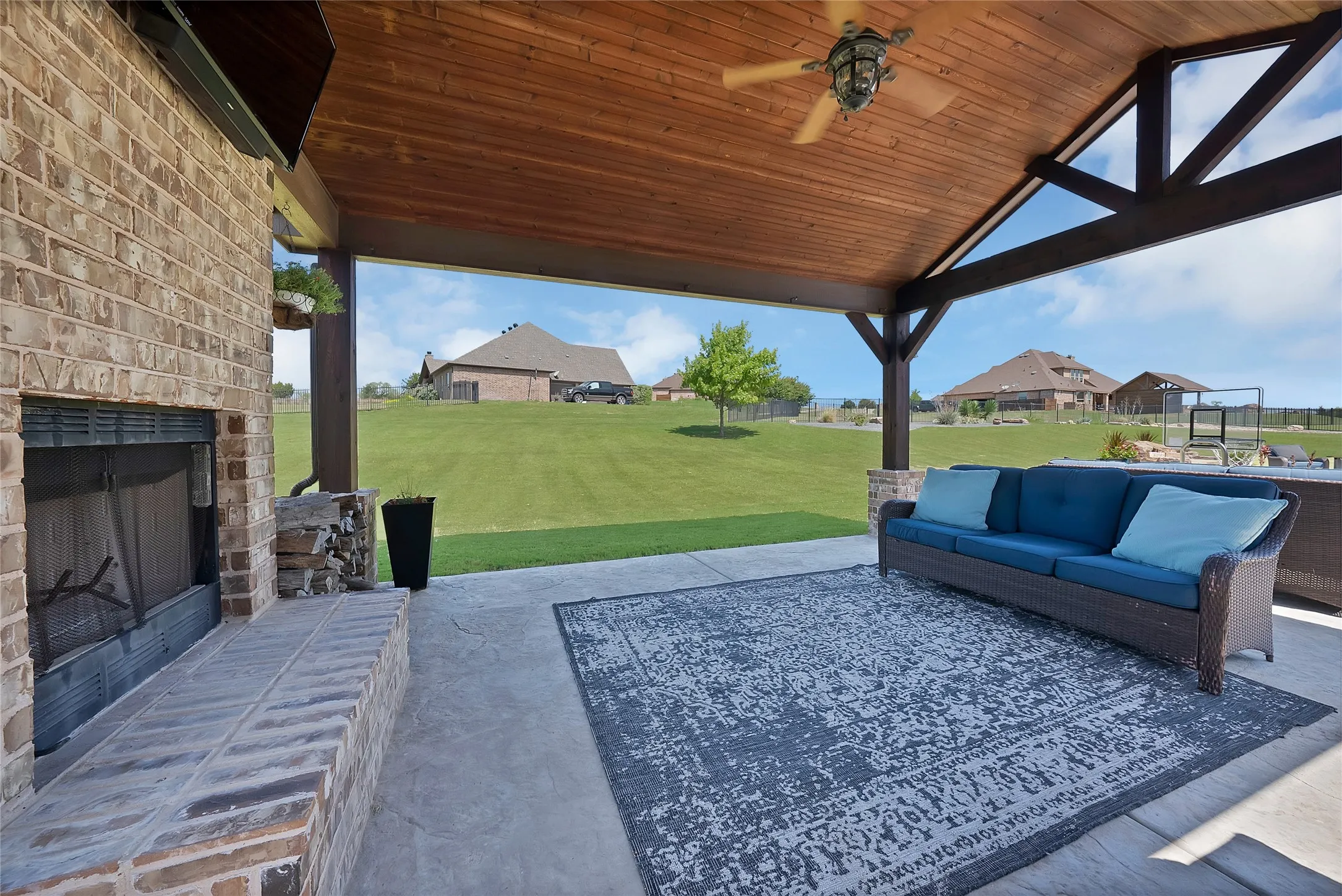 Single Family Residence For Sale in Parker County , 220 Pinnacle Peak Lane, Weatherford, Texas 76087, 4 Bedroom, 5 Bathroom, 3 Garage spaces, 3,124 Sqft, built in 2014, mls#21351777, Real Estate Agent in Weatherford, Homes For Sale in Parker county, Homes For Sale in Weatherford, Realtor in Weatherford Texas, Real Estate Brokerage Independent Realty Texas, Luminita Cordes Realtor