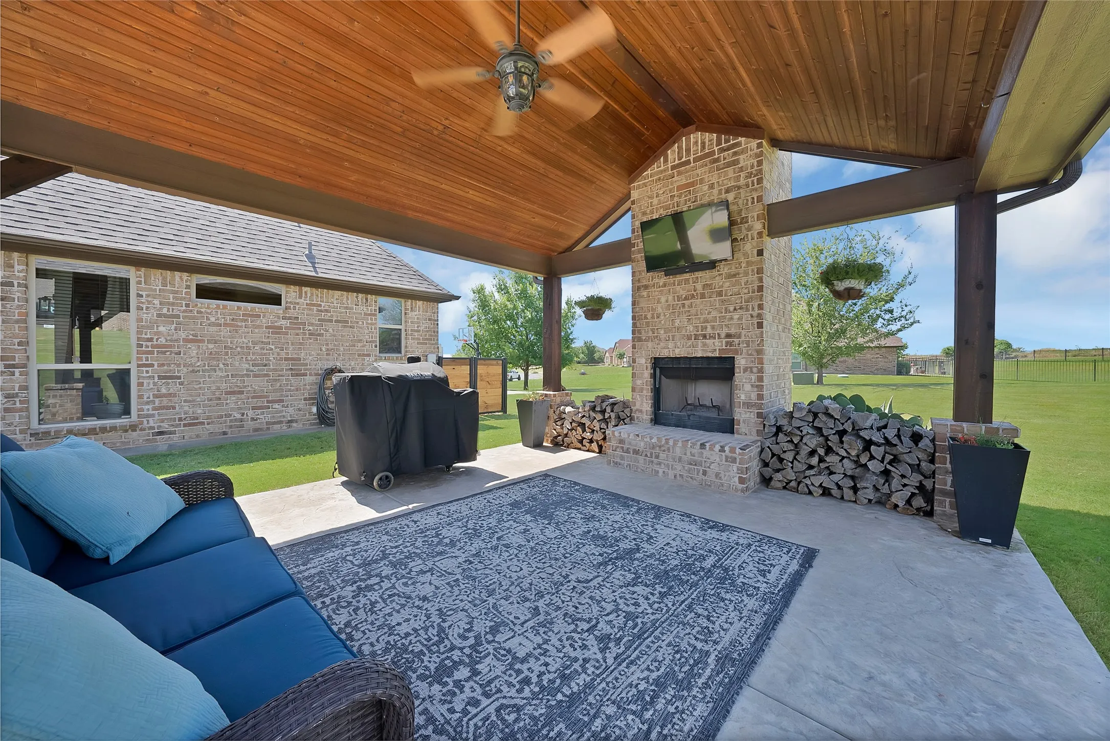 Single Family Residence For Sale in Parker County , 220 Pinnacle Peak Lane, Weatherford, Texas 76087, 4 Bedroom, 5 Bathroom, 3 Garage spaces, 3,124 Sqft, built in 2014, mls#21351777, Real Estate Agent in Weatherford, Homes For Sale in Parker county, Homes For Sale in Weatherford, Realtor in Weatherford Texas, Real Estate Brokerage Independent Realty Texas, Luminita Cordes Realtor