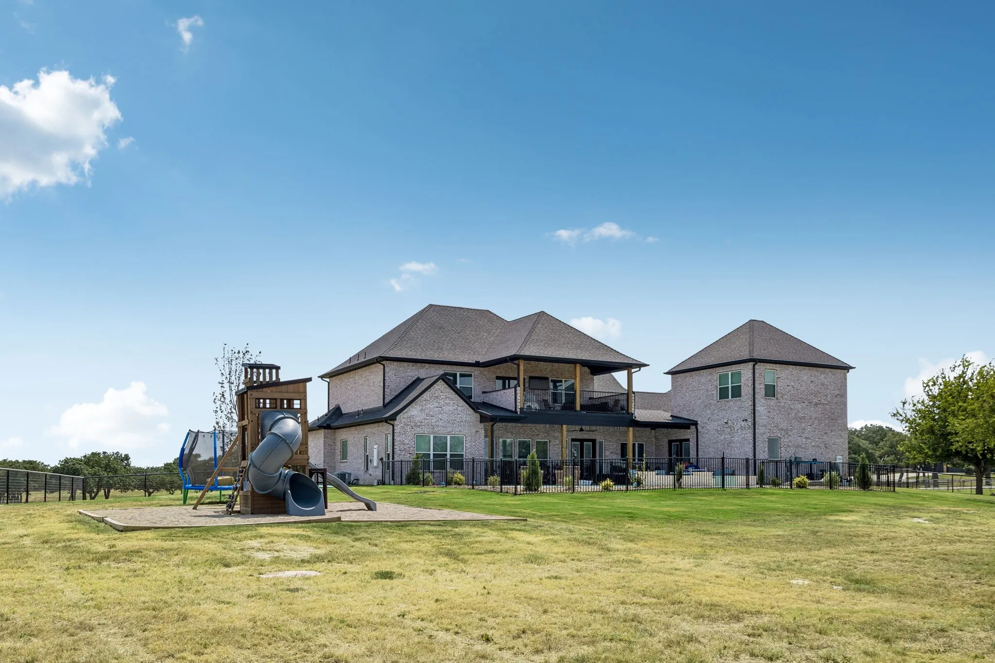 Single Family Residence For Sale in Parker County , 428 Royal Santana Run, Weatherford, Texas 76087, 6 Bedroom, 5 Bathroom, 3 Garage spaces, 4,404 Sqft, built in 2024, mls#21349892, Real Estate Agent in Weatherford, Homes For Sale in Parker county, Homes For Sale in Weatherford, Realtor in Weatherford Texas, Real Estate Brokerage Independent Realty Texas, Luminita Cordes Realtor
