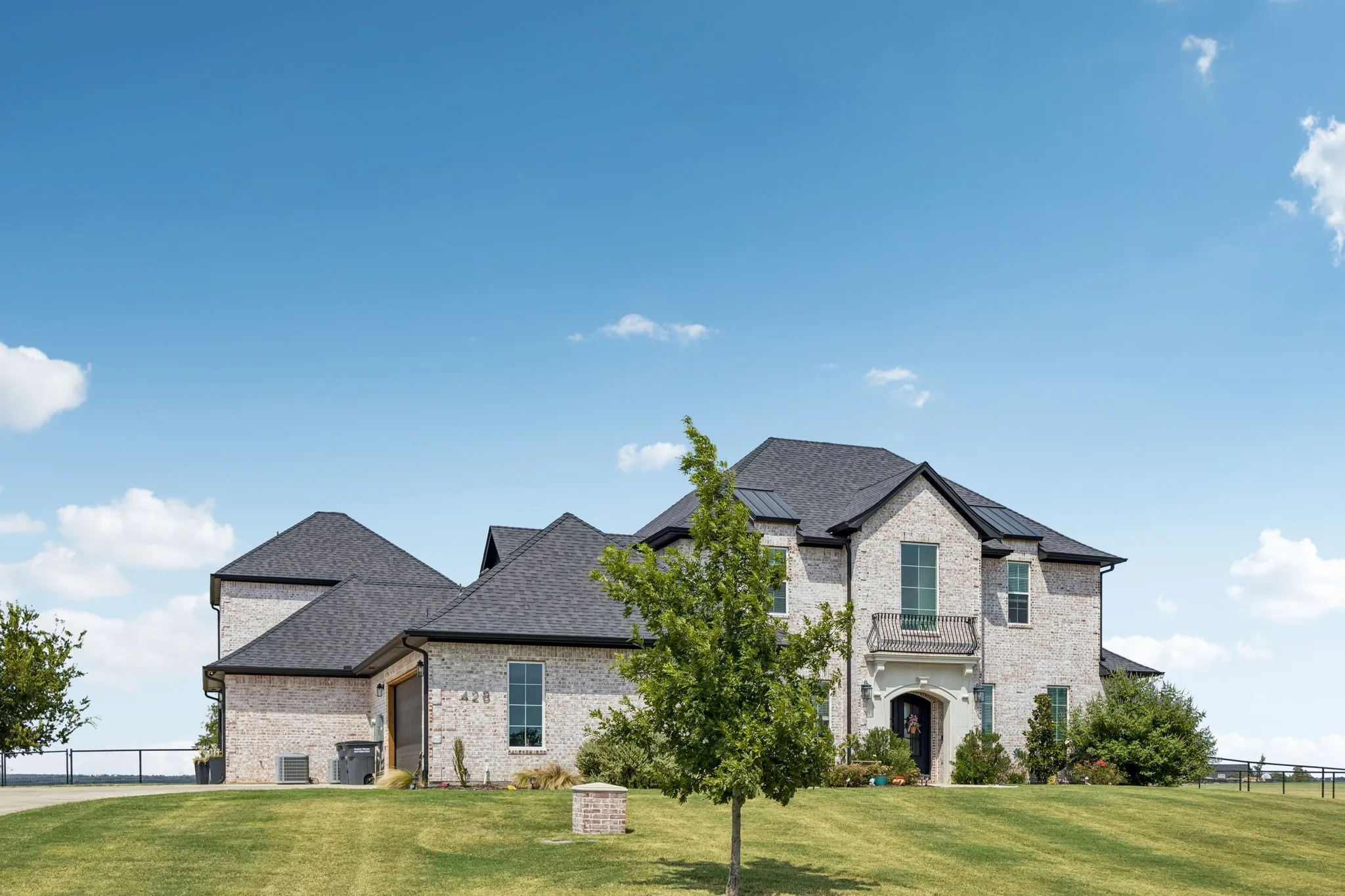 Single Family Residence For Sale in Parker County , 428 Royal Santana Run, Weatherford, Texas 76087, 6 Bedroom, 5 Bathroom, 3 Garage spaces, 4,404 Sqft, built in 2024, mls#21349892, Real Estate Agent in Weatherford, Homes For Sale in Parker county, Homes For Sale in Weatherford, Realtor in Weatherford Texas, Real Estate Brokerage Independent Realty Texas, Luminita Cordes Realtor