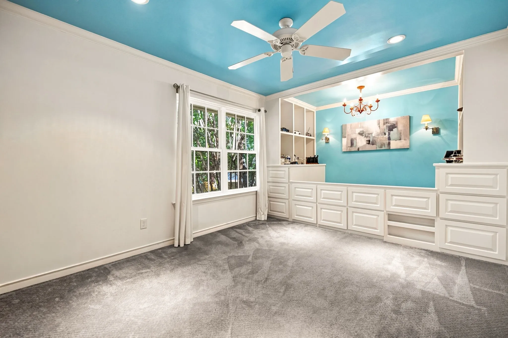 Single Family Residence For Sale in Dallas County , 6347 Chesley Lane, Dallas, Texas 75214, 6 Bedroom, 4 Bathroom, 2 Garage spaces, 3,781 Sqft, built in 1970, mls#21344215, Real Estate Agent in Dallas, Homes For Sale in Dallas county, Homes For Sale in Dallas, Realtor in Dallas Texas, Real Estate Brokerage Independent Realty Texas, Luminita Cordes Realtor