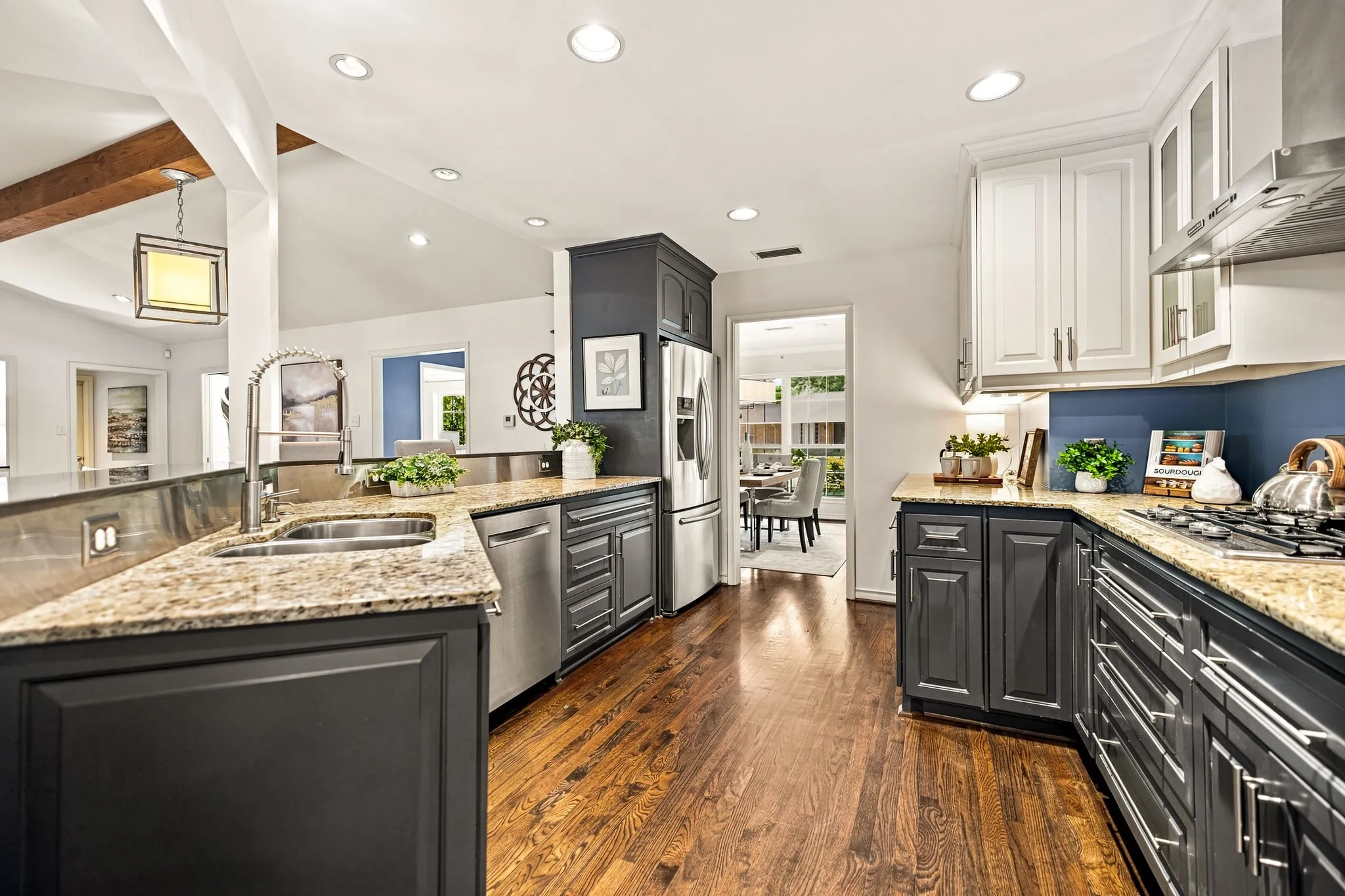 Single Family Residence For Sale in Dallas County , 6347 Chesley Lane, Dallas, Texas 75214, 6 Bedroom, 4 Bathroom, 2 Garage spaces, 3,781 Sqft, built in 1970, mls#21344215, Real Estate Agent in Dallas, Homes For Sale in Dallas county, Homes For Sale in Dallas, Realtor in Dallas Texas, Real Estate Brokerage Independent Realty Texas, Luminita Cordes Realtor