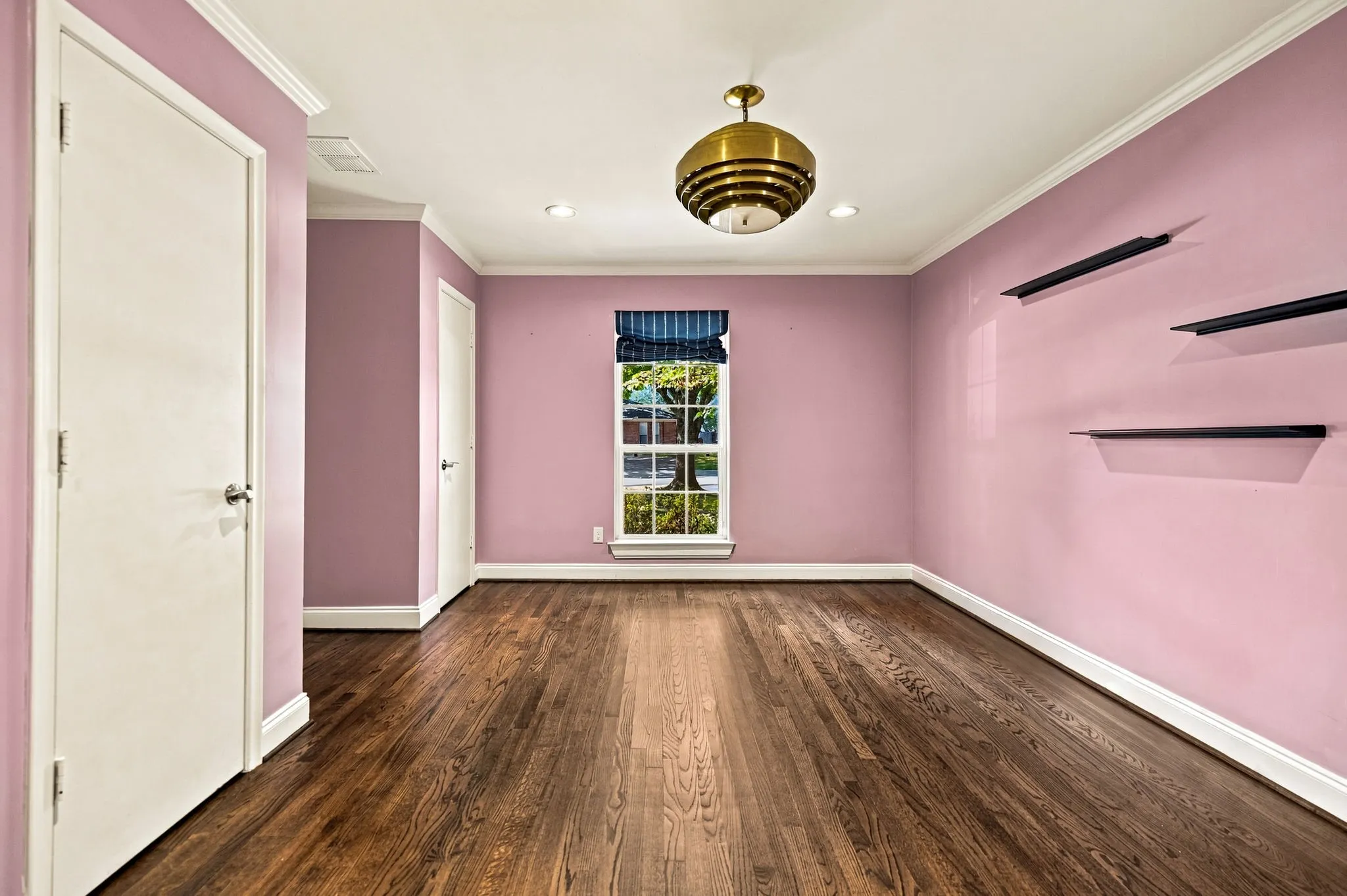 Single Family Residence For Sale in Dallas County , 6347 Chesley Lane, Dallas, Texas 75214, 6 Bedroom, 4 Bathroom, 2 Garage spaces, 3,781 Sqft, built in 1970, mls#21344215, Real Estate Agent in Dallas, Homes For Sale in Dallas county, Homes For Sale in Dallas, Realtor in Dallas Texas, Real Estate Brokerage Independent Realty Texas, Luminita Cordes Realtor