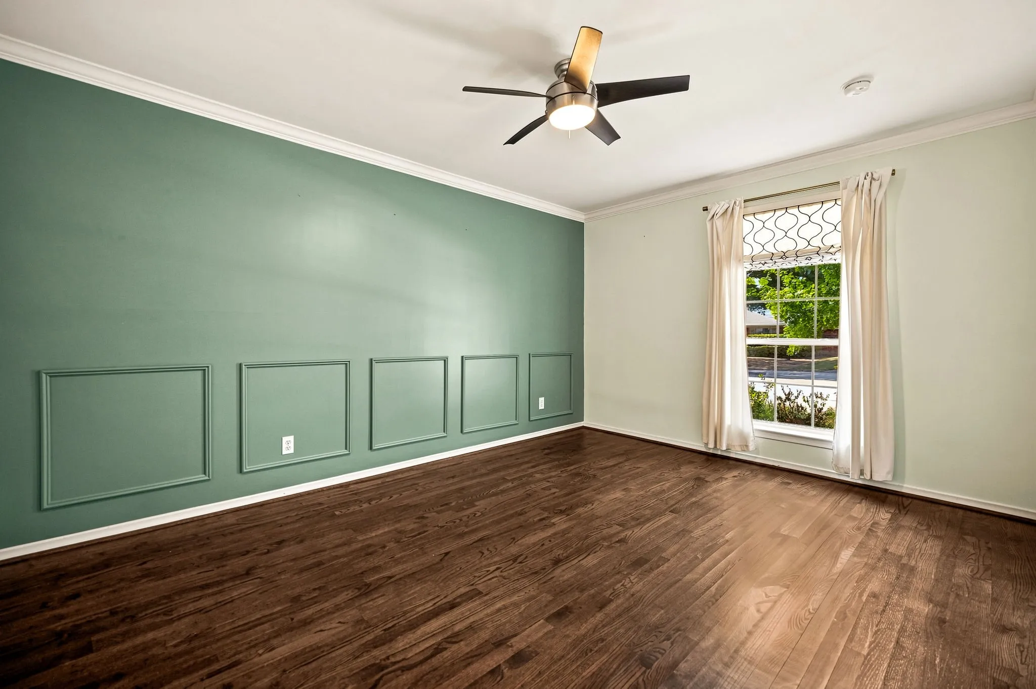 Single Family Residence For Sale in Dallas County , 6347 Chesley Lane, Dallas, Texas 75214, 6 Bedroom, 4 Bathroom, 2 Garage spaces, 3,781 Sqft, built in 1970, mls#21344215, Real Estate Agent in Dallas, Homes For Sale in Dallas county, Homes For Sale in Dallas, Realtor in Dallas Texas, Real Estate Brokerage Independent Realty Texas, Luminita Cordes Realtor